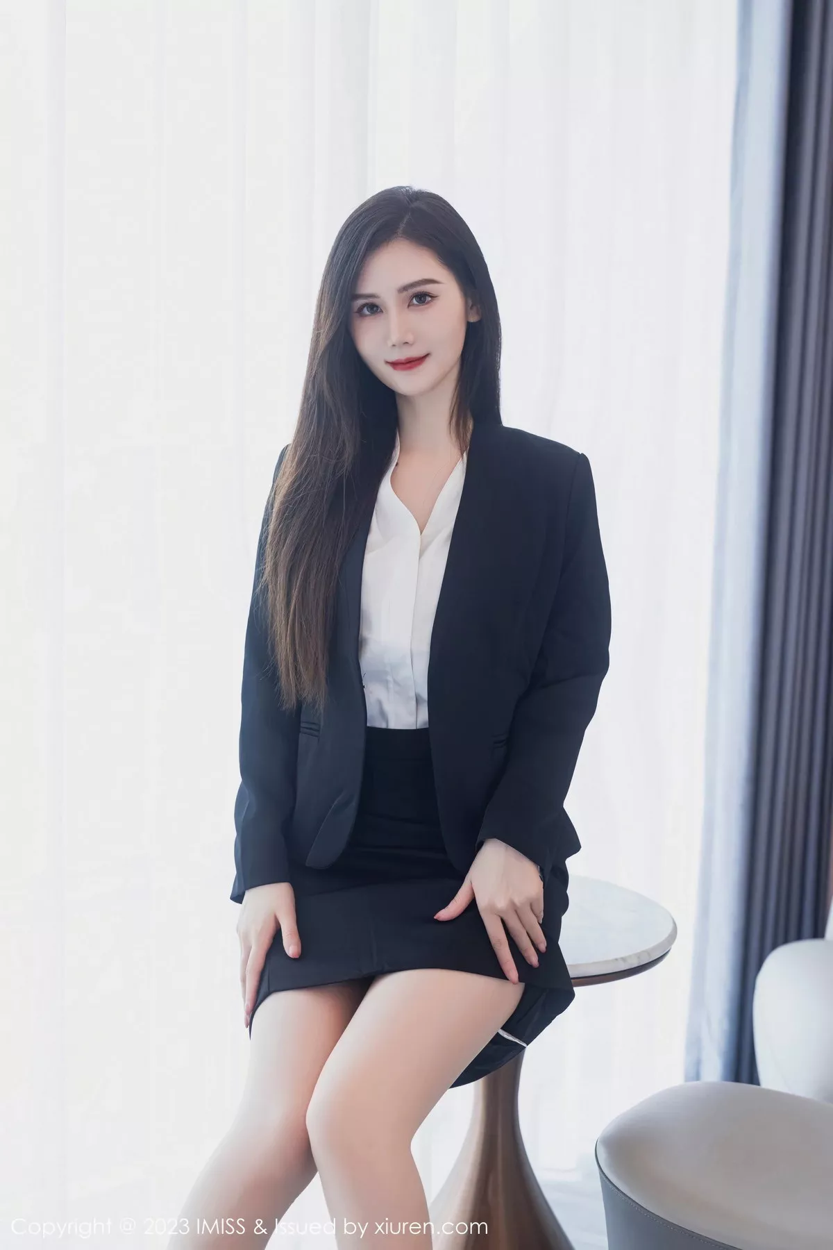 秀人集.com_[IMISS爱蜜社]Vol.739_气质女神SISY思性感黑色Ol装扮露白色内衣配超薄肉丝诱惑写真47P