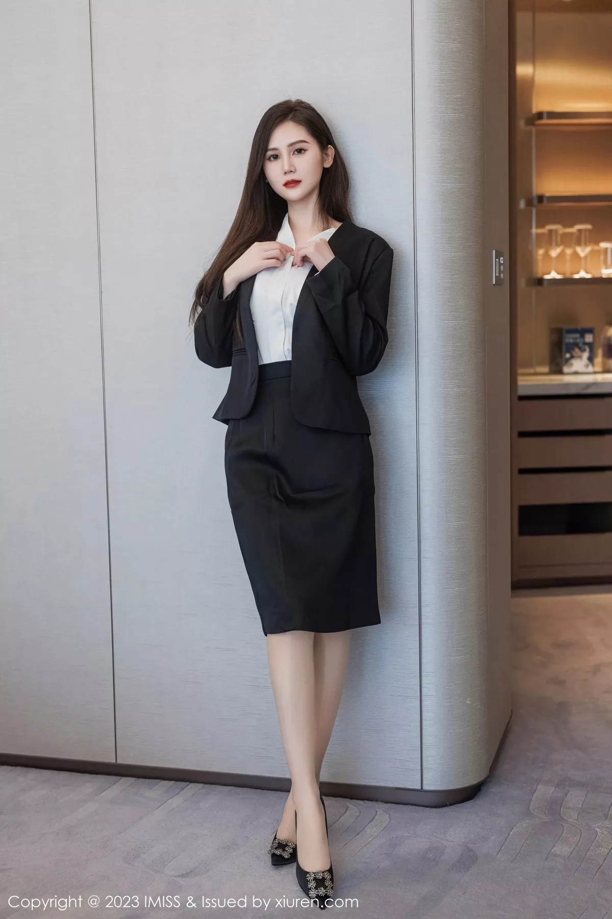 秀人集.com_[IMISS爱蜜社]Vol.739_气质女神SISY思性感黑色Ol装扮露白色内衣配超薄肉丝诱惑写真47P