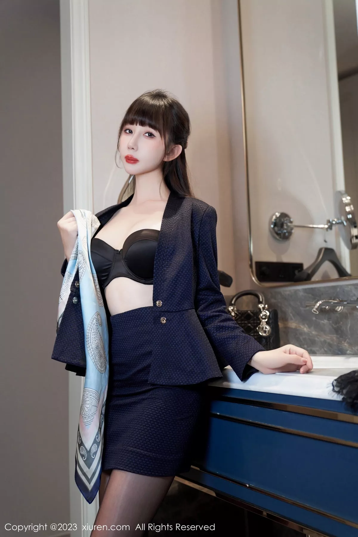 秀人集.com_[XiuRen秀人网]No.7198_模特波巧酱脱蓝色职业套装露黑色情趣内衣秀完美身材诱惑写真88P
