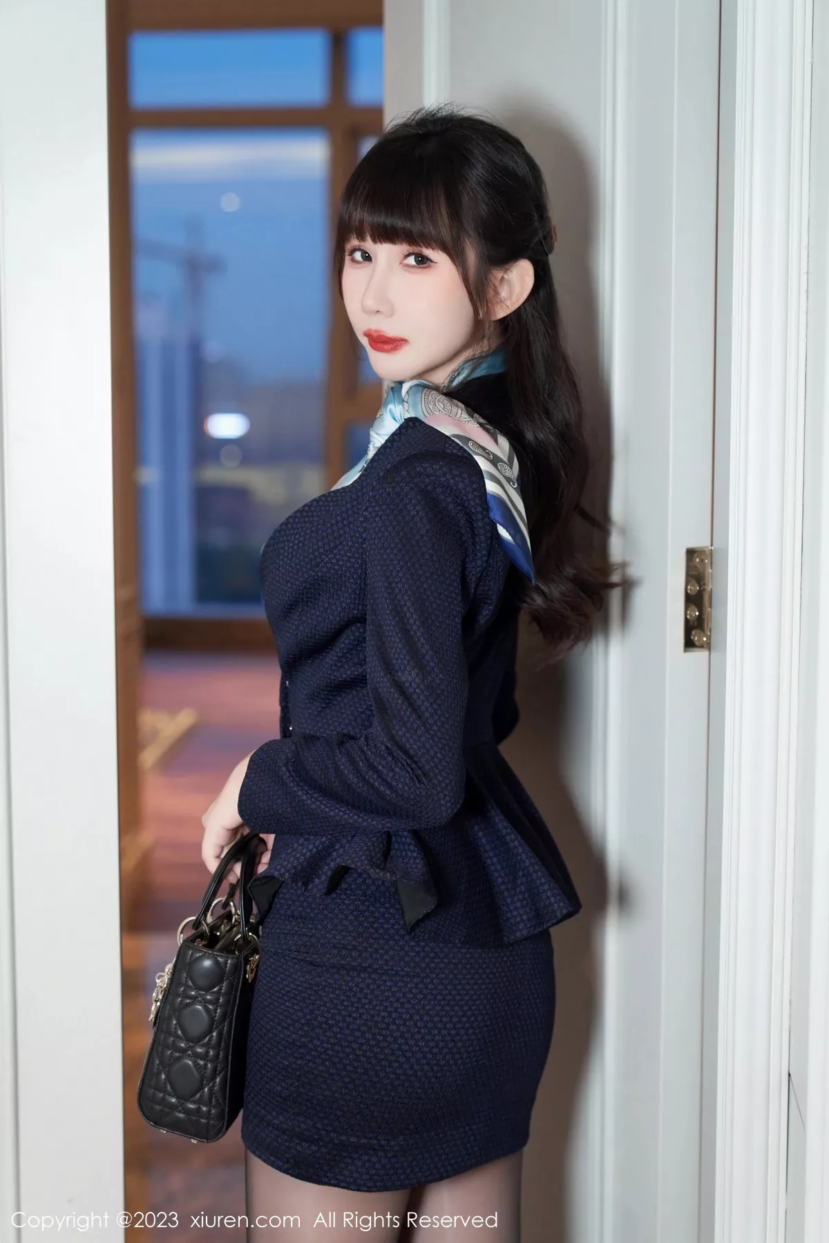 秀人集.com_[XiuRen秀人网]No.7198_模特波巧酱脱蓝色职业套装露黑色情趣内衣秀完美身材诱惑写真88P