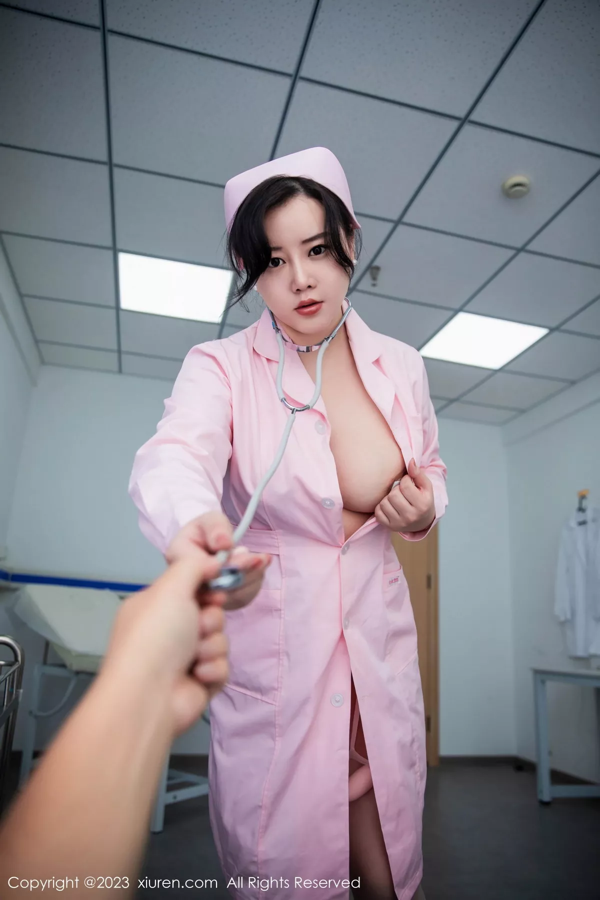 秀人集.com_[XiuRen秀人网]No.7199_模特王婉悠Queen粉色情趣护士服配白丝吊袜秀丰满身材诱惑写真81P