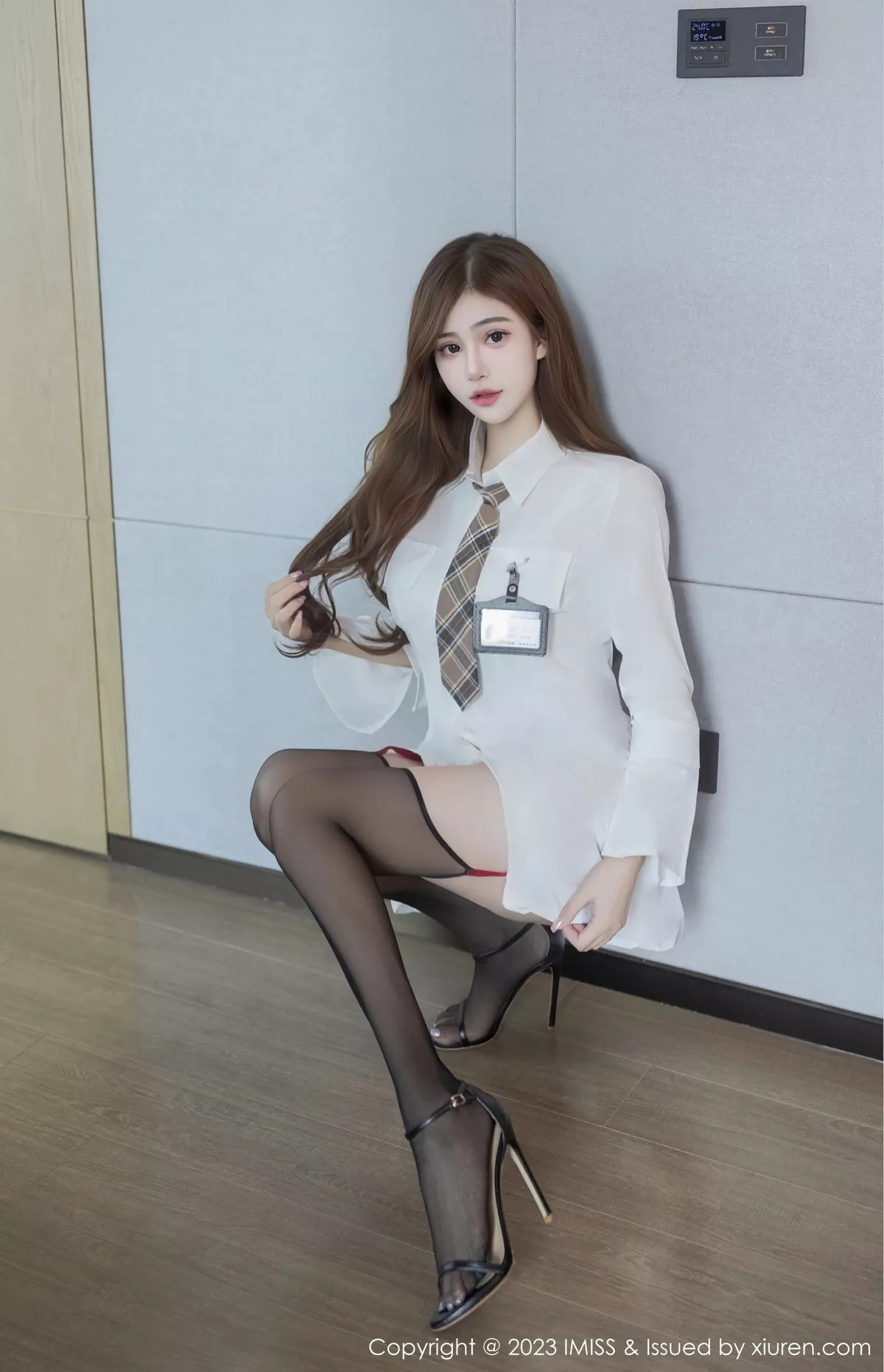 秀人集.com_[IMISS爱蜜社]Vol.741_气质女神Lavinia性感薄透白T露浅色内衣秀凹凸身材完美诱惑写真42P