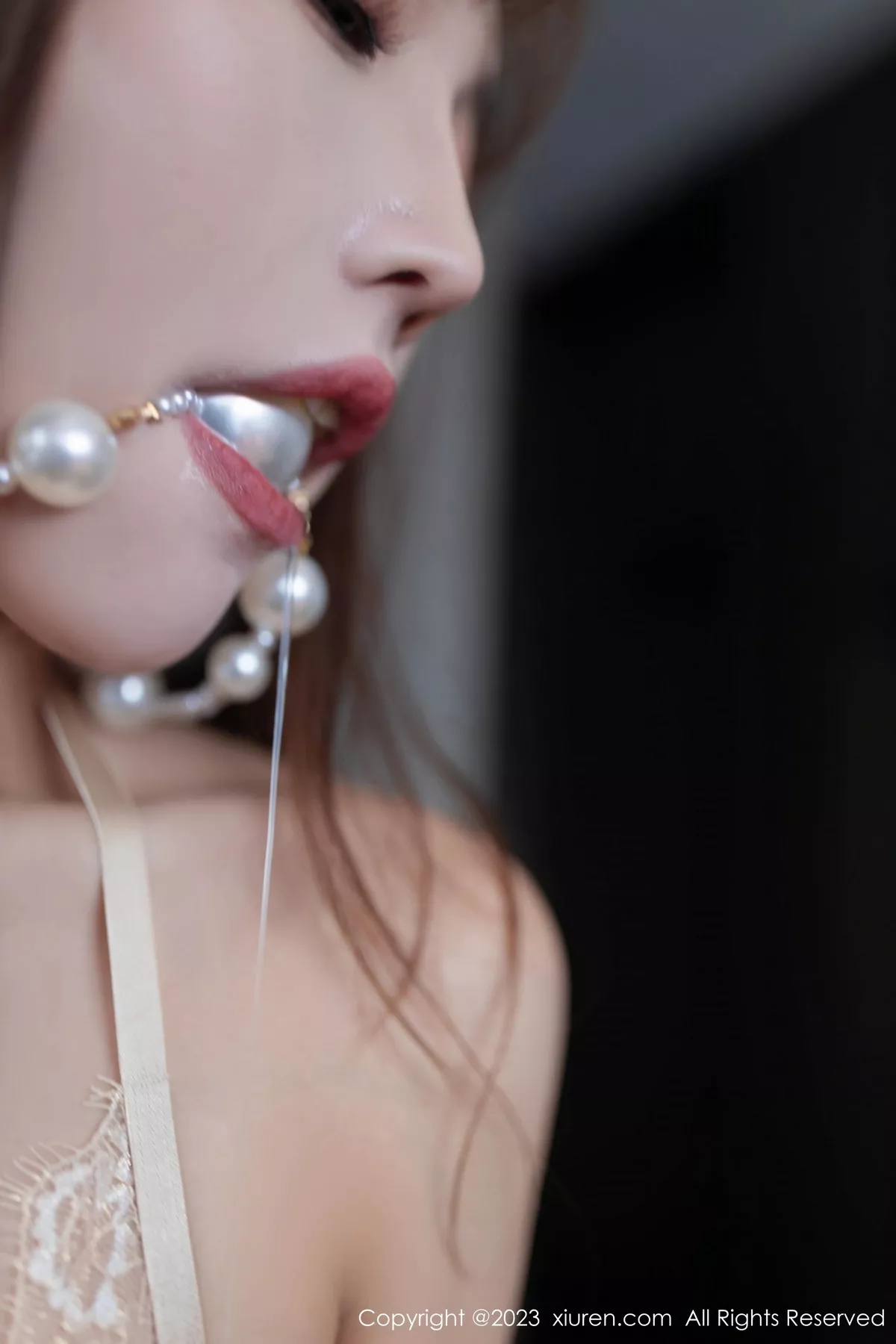 秀人集.com_[XiuRen秀人网]No.7214_模特陆萱萱脱紫色睡衣露性感浅色蕾丝内衣配原色丝袜诱惑写真80P