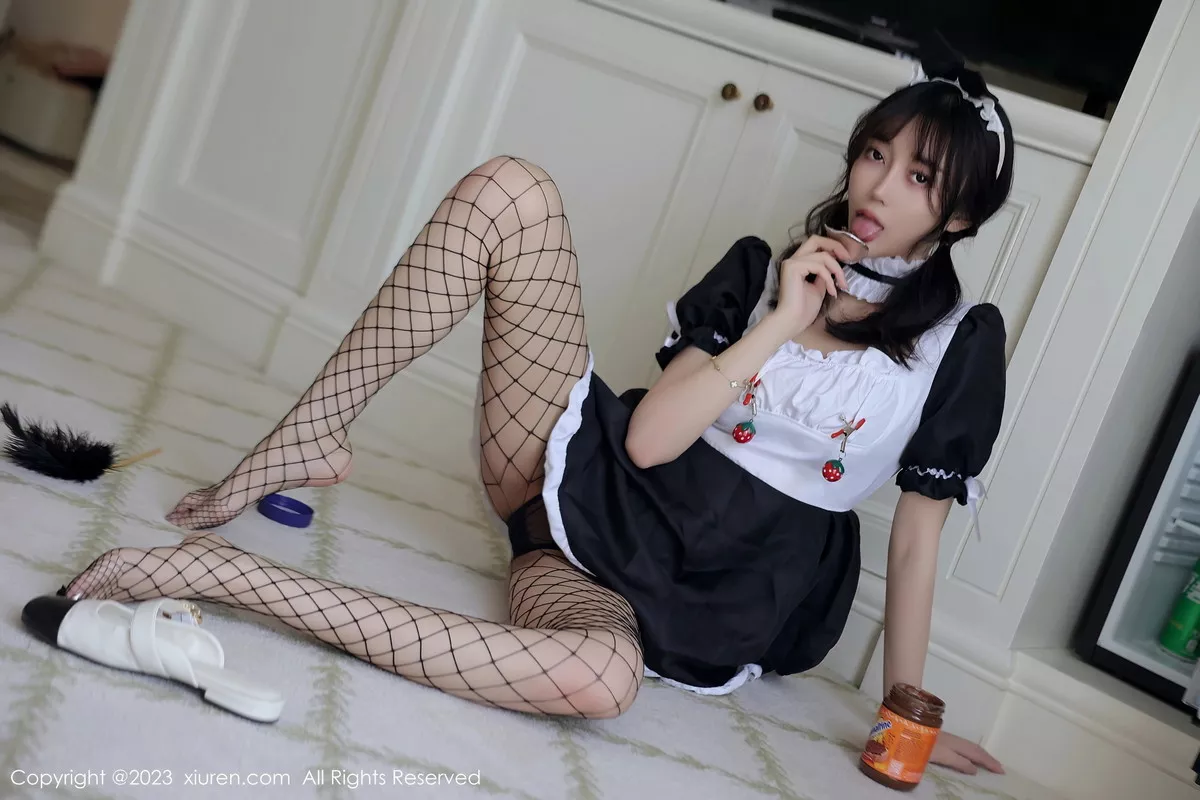 秀人集.com_[XiuRen秀人网]No.7217_模特玥儿玥er黑白色女仆服露性感薄透内衣秀完美身材诱惑写真75P