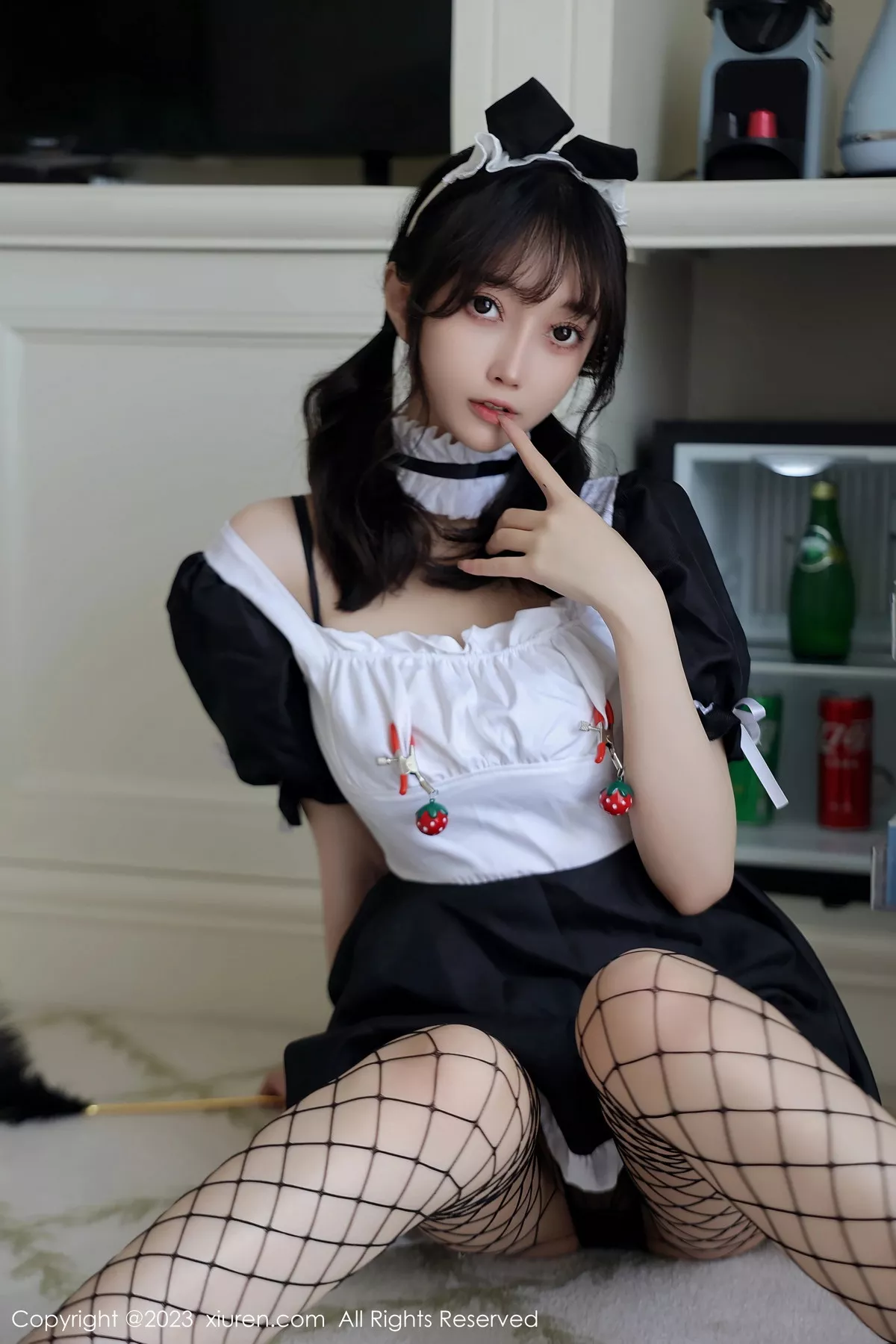 秀人集.com_[XiuRen秀人网]No.7217_模特玥儿玥er黑白色女仆服露性感薄透内衣秀完美身材诱惑写真75P