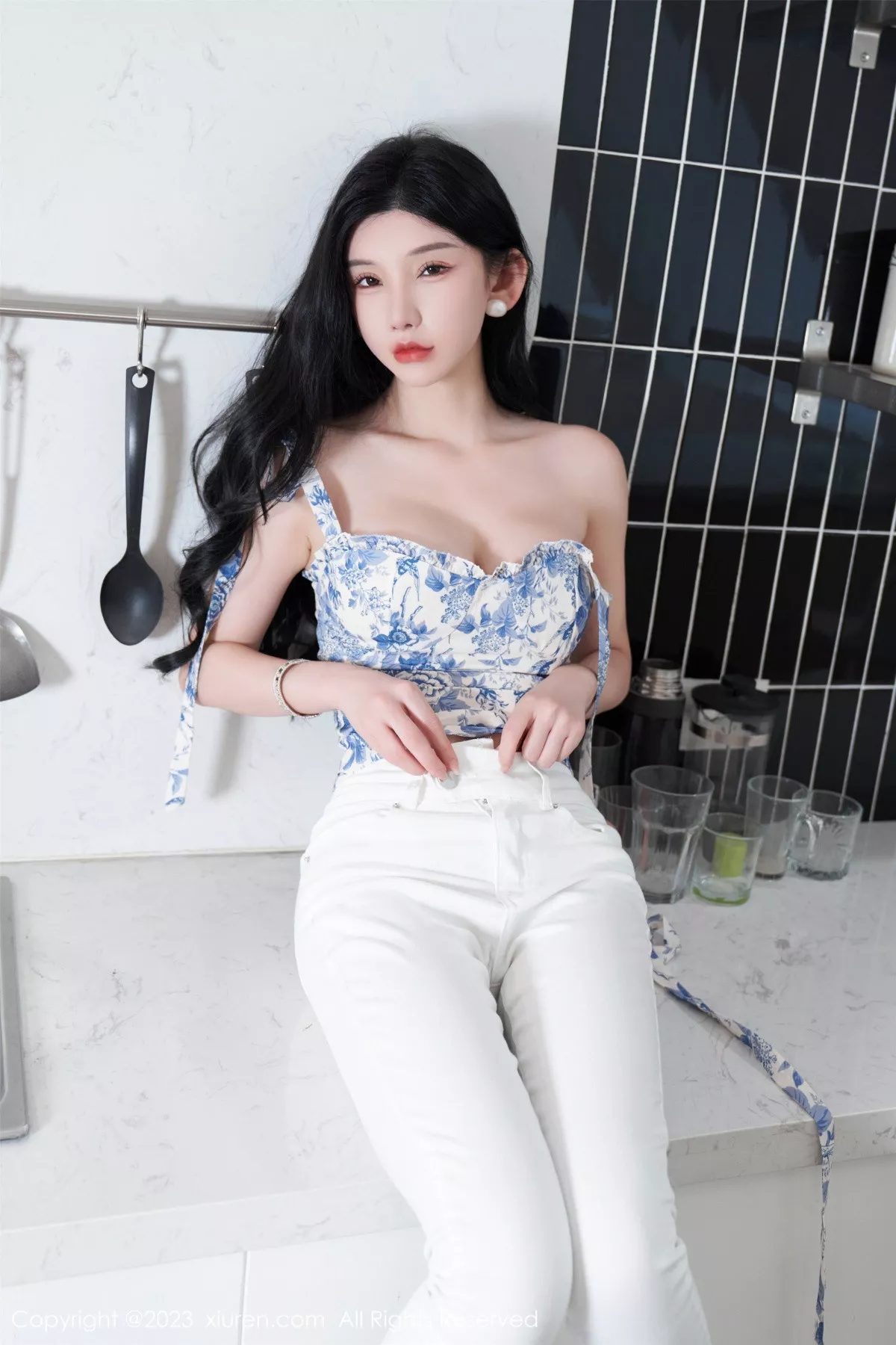 秀人集.com_[XiuRen秀人网]No.7225_女神周于希Sally性感白色短款夏日装配开档肉丝撩人诱惑写真102P