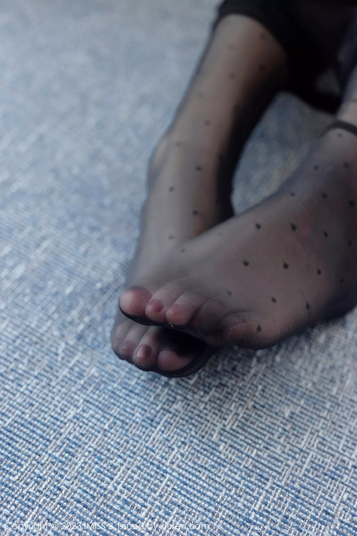 秀人集.com_[IMISS爱蜜社]Vol.742_模特LindaLinda性感黑色薄纱衣露黑色内衣配超薄黑丝迷人写真38P