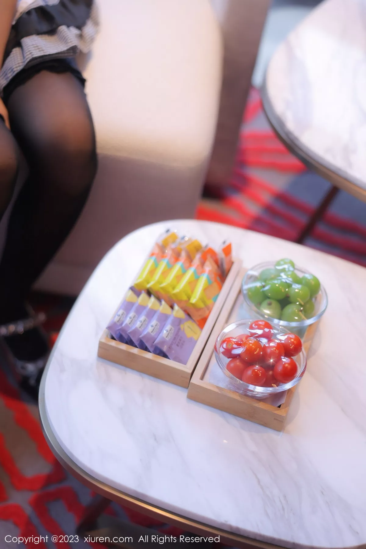 秀人集.com_[XiuRen秀人网]No.7237_模特幼幼性感白黑色女仆服配超薄黑丝秀完美身材迷人诱惑写真103P