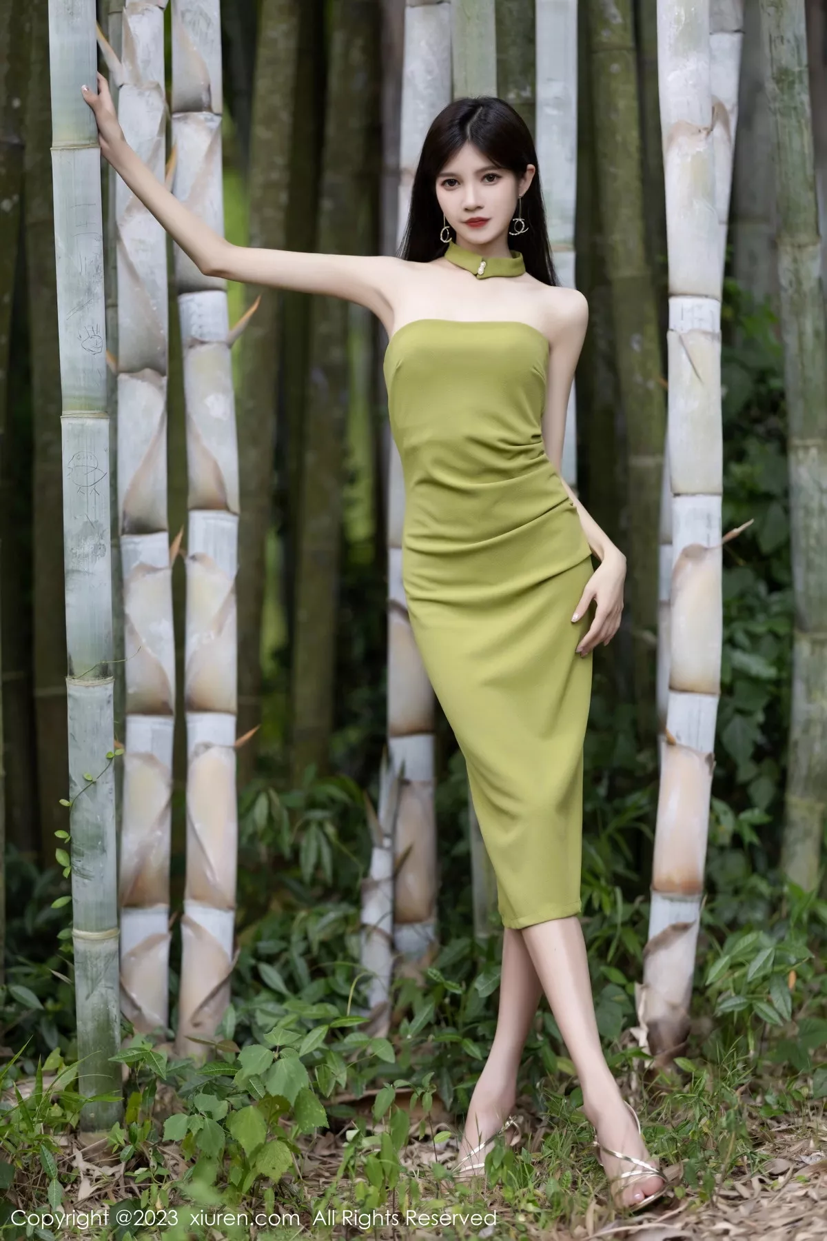 秀人集.com_[XiuRen秀人网]No.7241_模特程程程性感果绿连衣长裙+链式情趣内衣秀完美身材诱惑写真83P