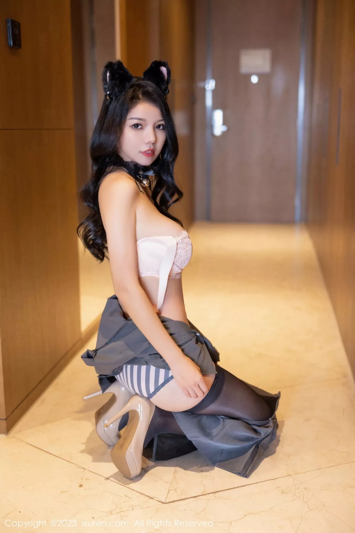 秀人集.com_[XiuRen秀人网]No.7238_模特大美妞儿性感白色蕾丝内衣配超薄黑丝秀完美身材诱惑写真80P