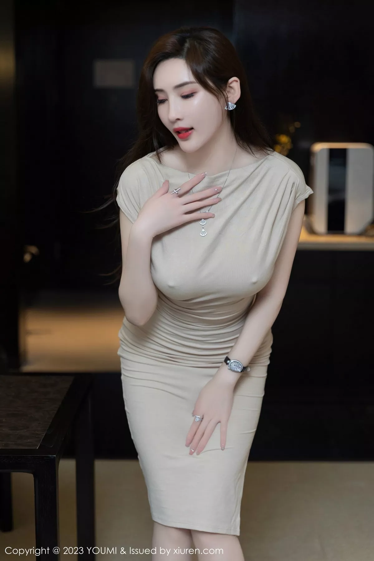 秀人集.com_[YouMi尤蜜荟]Vol.976_女神Carol周妍希性感浅色连衣长裙配超薄无内肉丝惹火诱惑写真81P