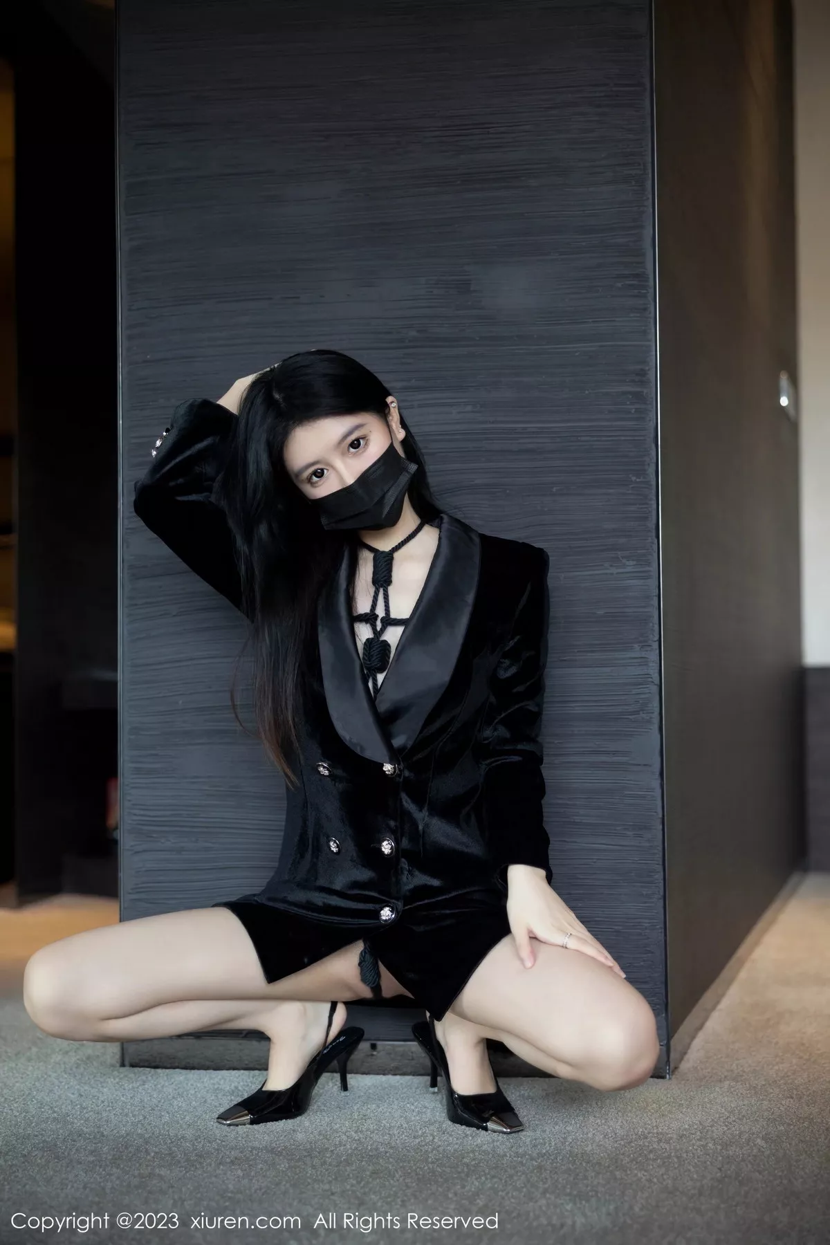 秀人集.com_[XiuRen秀人网]No.7121_模特幼幼脱黑外衣露性感绳式情趣内衣秀火辣身材极致诱惑写真84P