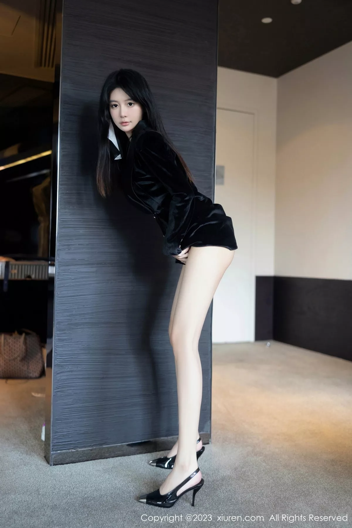 秀人集.com_[XiuRen秀人网]No.7121_模特幼幼脱黑外衣露性感绳式情趣内衣秀火辣身材极致诱惑写真84P