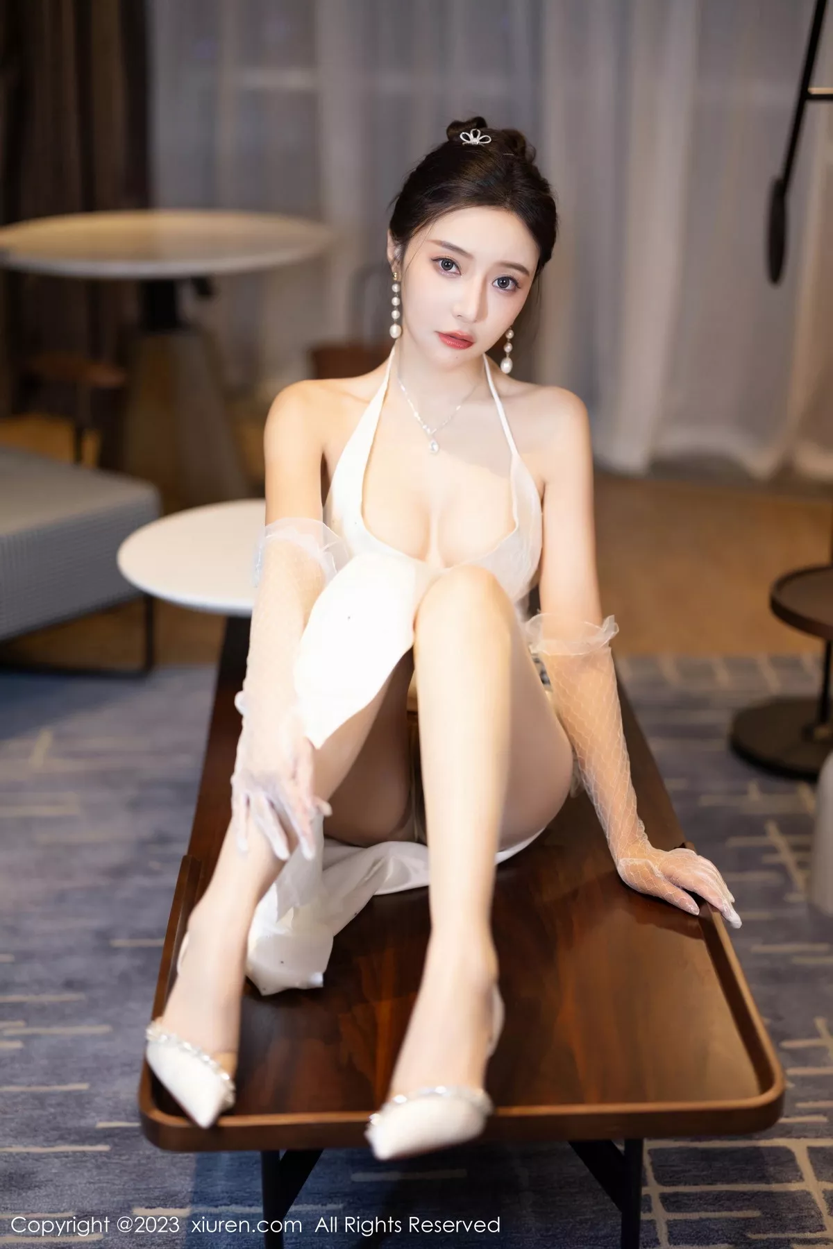 秀人集.com_[XiuRen秀人网]No.7256_女神王馨瑶yanni白色长礼裙+黑色情趣内衣秀完美身材诱惑写真87P