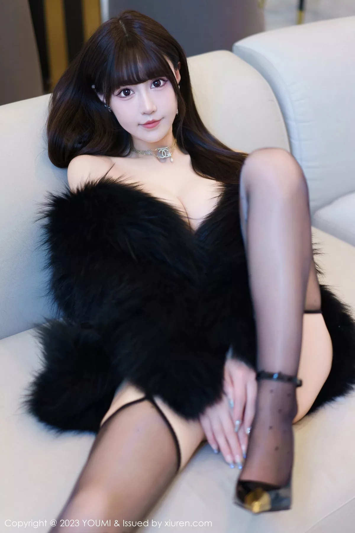 秀人集.com_[YouMi尤蜜荟]Vol.977_女神朱可儿Flora性感黑色服配黑丝吊袜秀雪峰美臀撩人诱惑写真79P