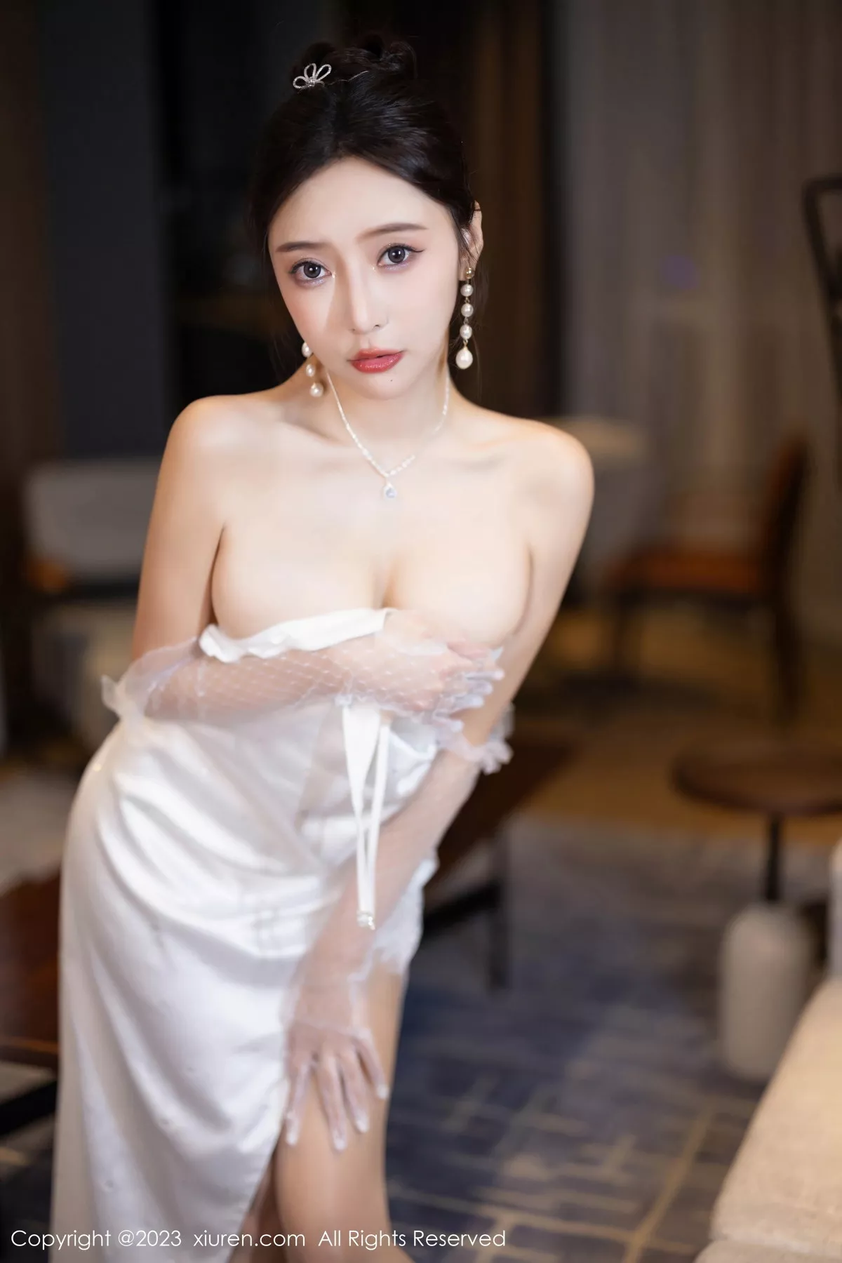 秀人集.com_[XiuRen秀人网]No.7256_女神王馨瑶yanni白色长礼裙+黑色情趣内衣秀完美身材诱惑写真87P