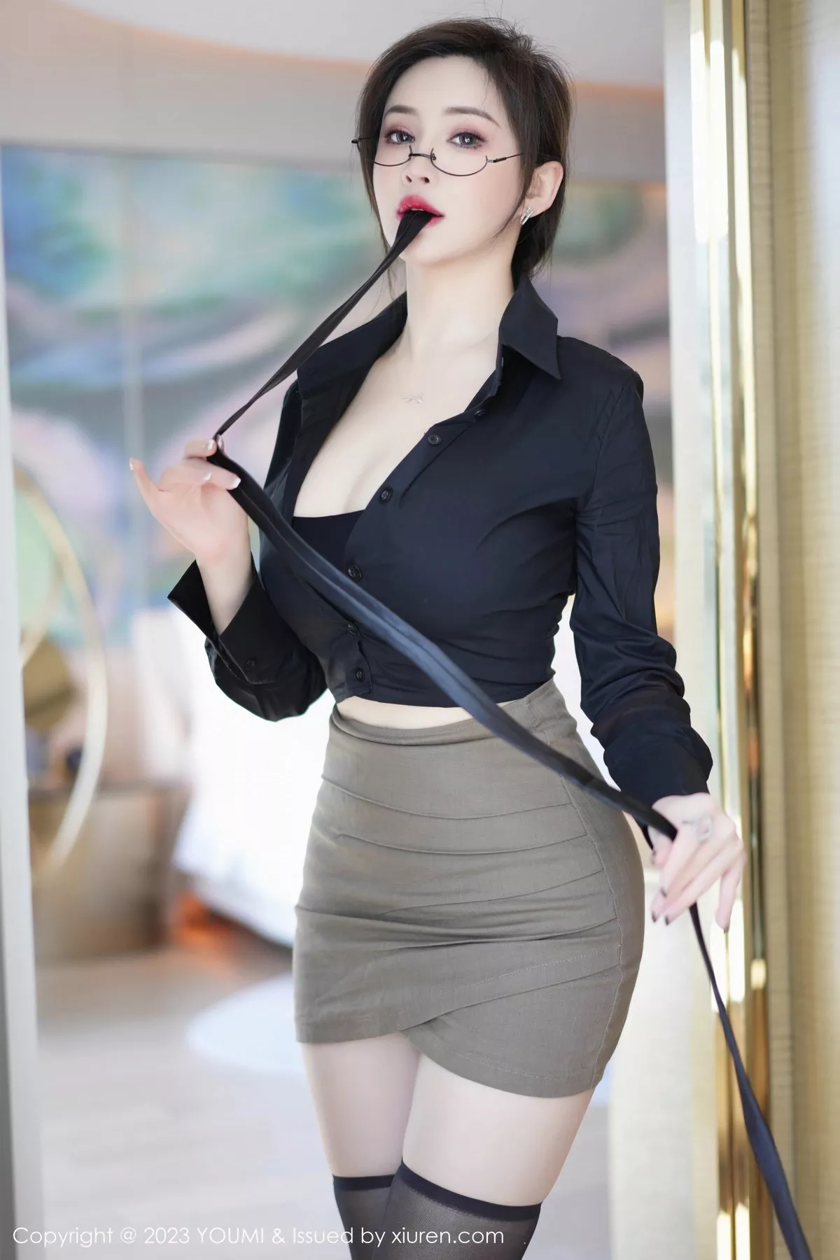 秀人集.com_[YouMi尤蜜荟]Vol.968_女神Carol周妍希性感黑衬衫配驼色短裙露黑色内衣完美诱惑写真83P