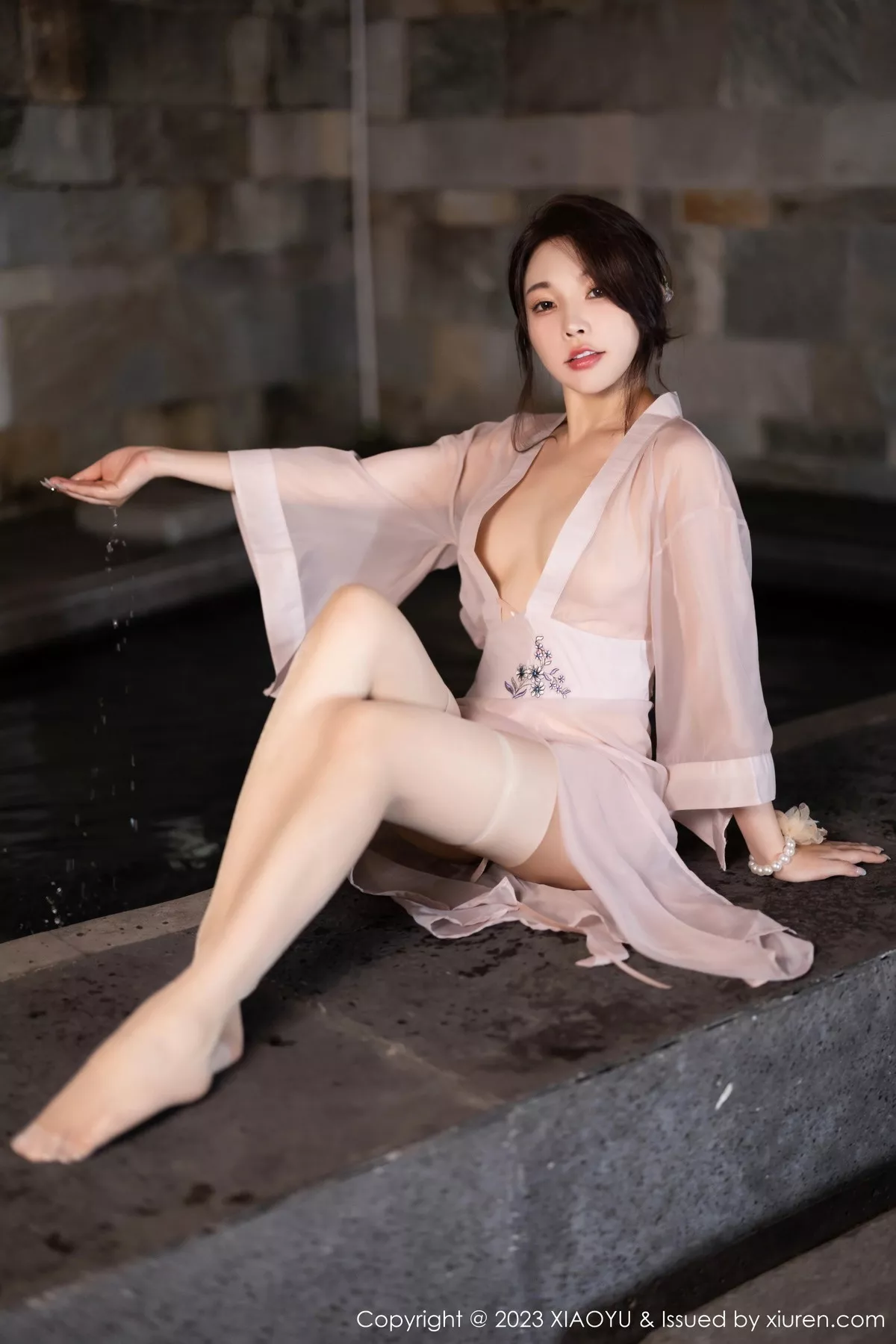 秀人集.com_[XiaoYu画语界]Vol.1076_女神徐莉芝Booty性感轻透薄纱服配超薄肉丝秀曼妙身姿诱惑写真84P