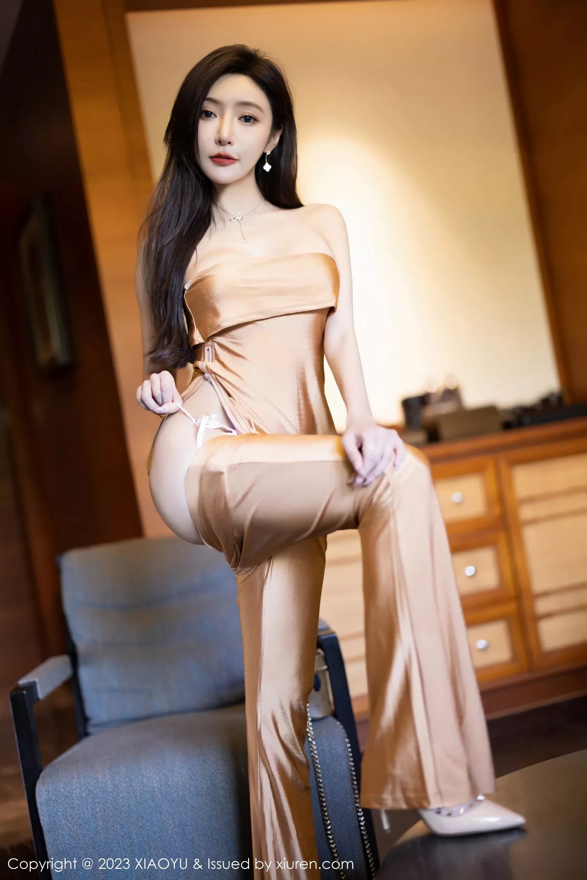 秀人集.com_[XiaoYu画语界]Vol.1079_女神王馨瑶yanni杏色服饰+白色蕾丝情趣内衣秀惹火身材诱惑写真84P