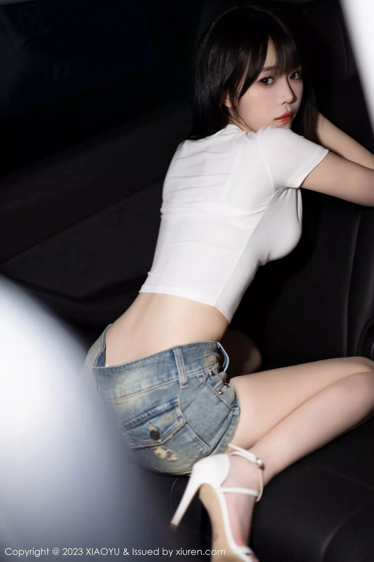 秀人集.com_[XiaoYu画语界]Vol.1096_模特奶瓶.性感白T配超短牛仔裤露白色内衣秀曼妙身姿诱惑写真90P