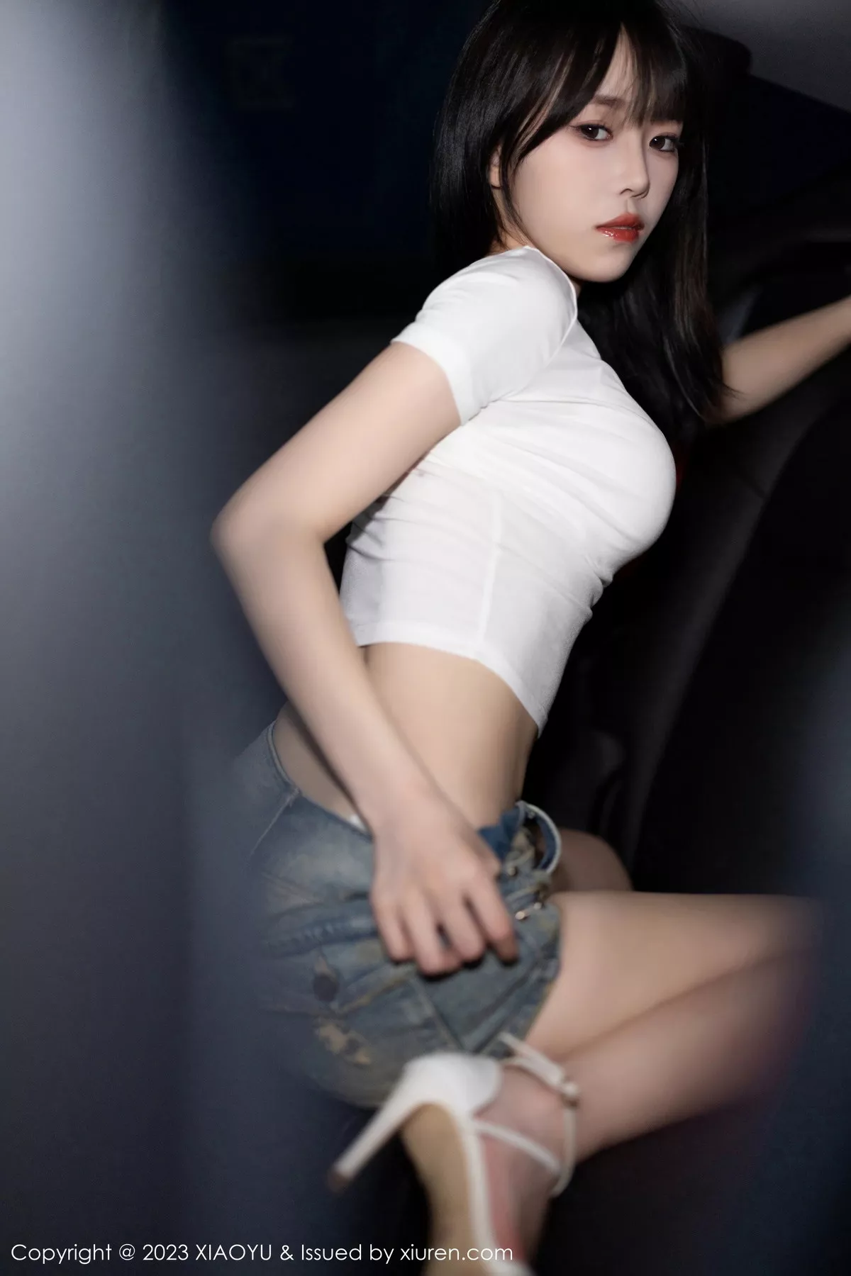 秀人集.com_[XiaoYu画语界]Vol.1096_模特奶瓶.性感白T配超短牛仔裤露白色内衣秀曼妙身姿诱惑写真90P