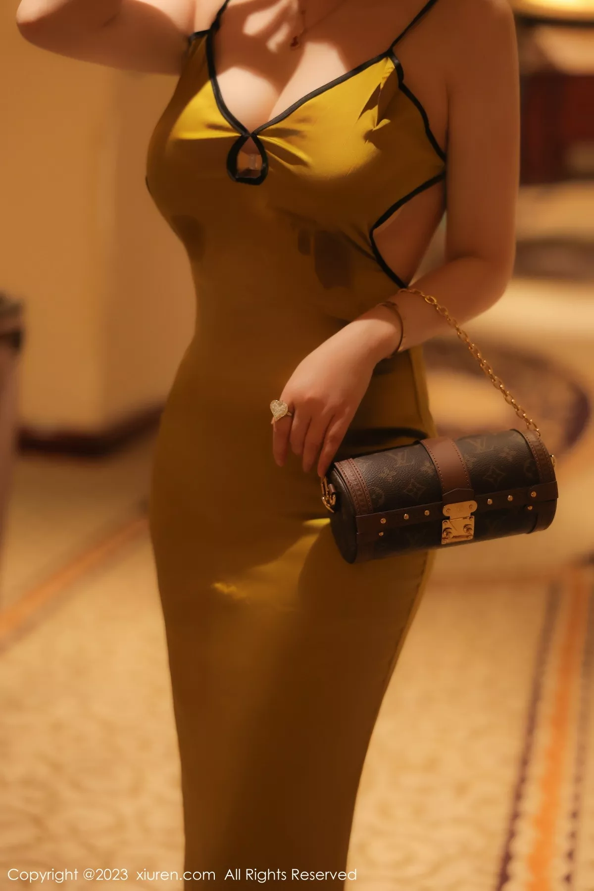 秀人集.com_[XiuRen秀人网]No.7302_模特诗诗kiki性感黄色吊带裙配原色丝袜秀惹火身材完美诱惑写真83P