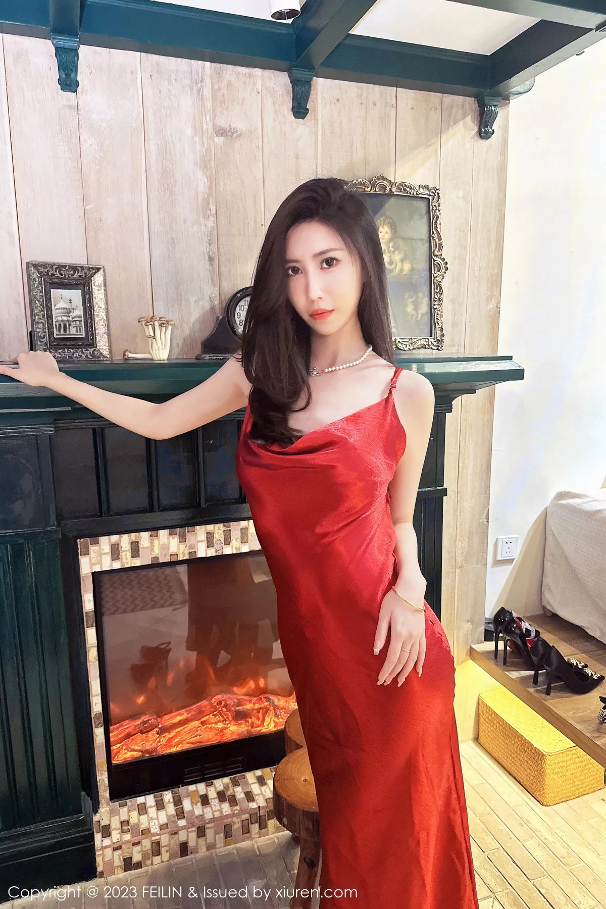 秀人集.com_[FeiLin嗲囡囡]VOL.467_模特章芃芃性感红色吊带裙配超薄黑丝裤袜秀曼妙身姿诱惑写真71P