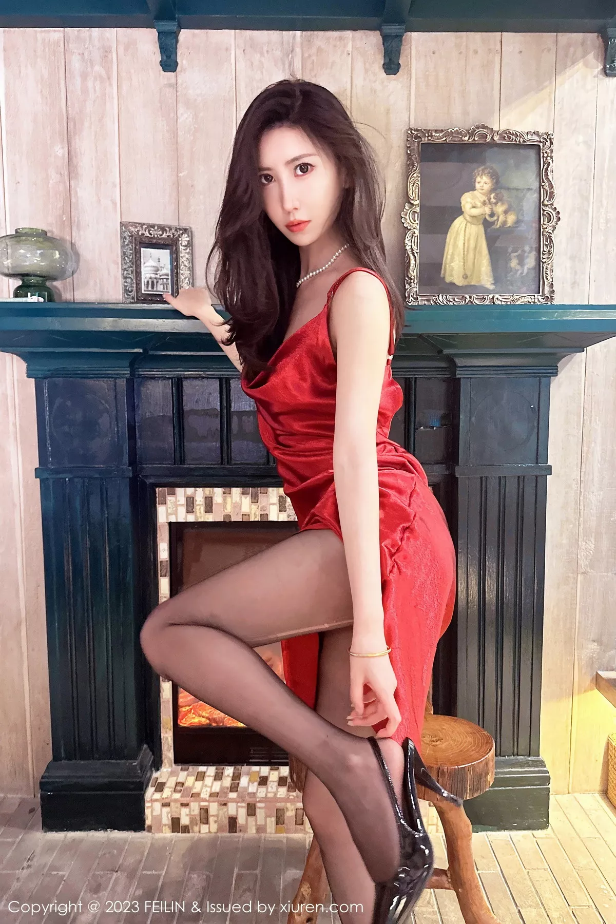 秀人集.com_[FeiLin嗲囡囡]VOL.467_模特章芃芃性感红色吊带裙配超薄黑丝裤袜秀曼妙身姿诱惑写真71P