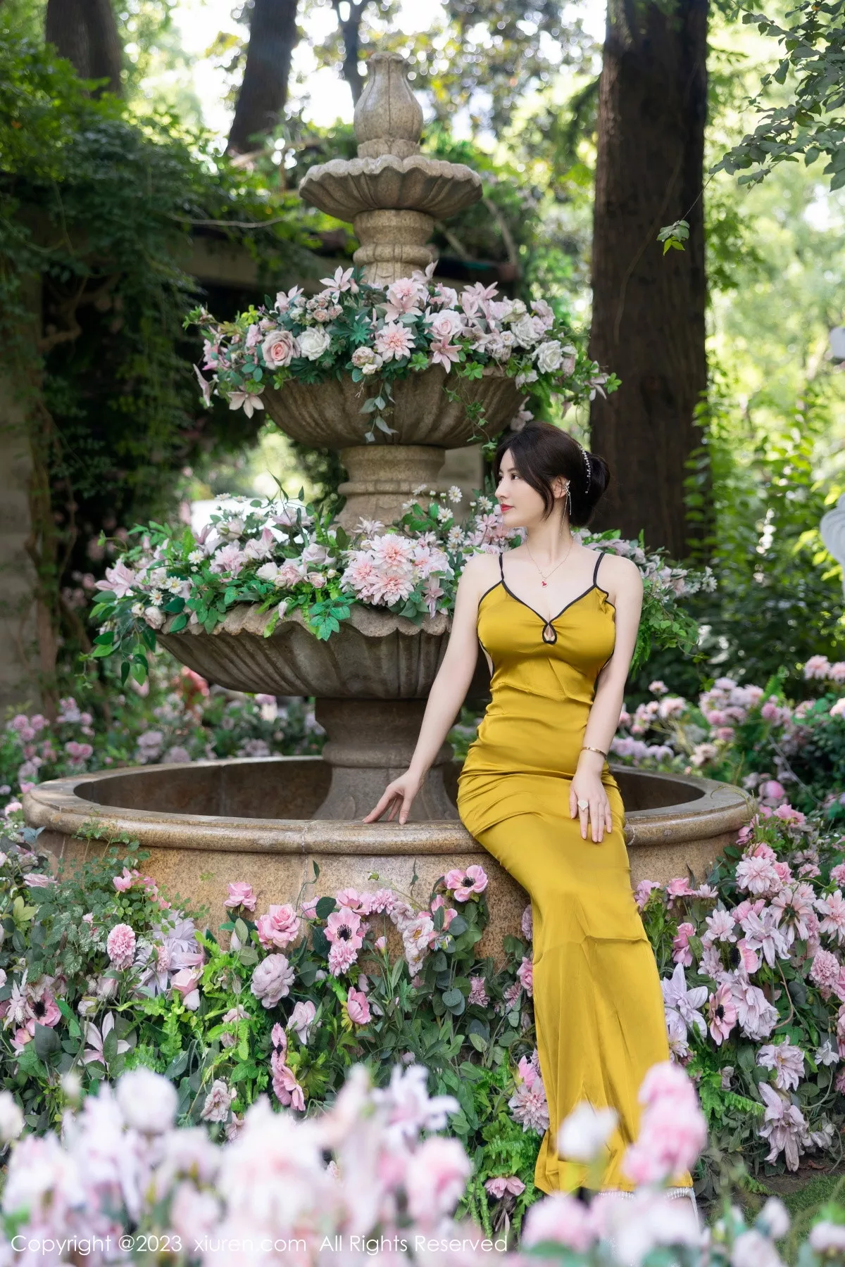 秀人集.com_[XiuRen秀人网]No.7302_模特诗诗kiki性感黄色吊带裙配原色丝袜秀惹火身材完美诱惑写真83P