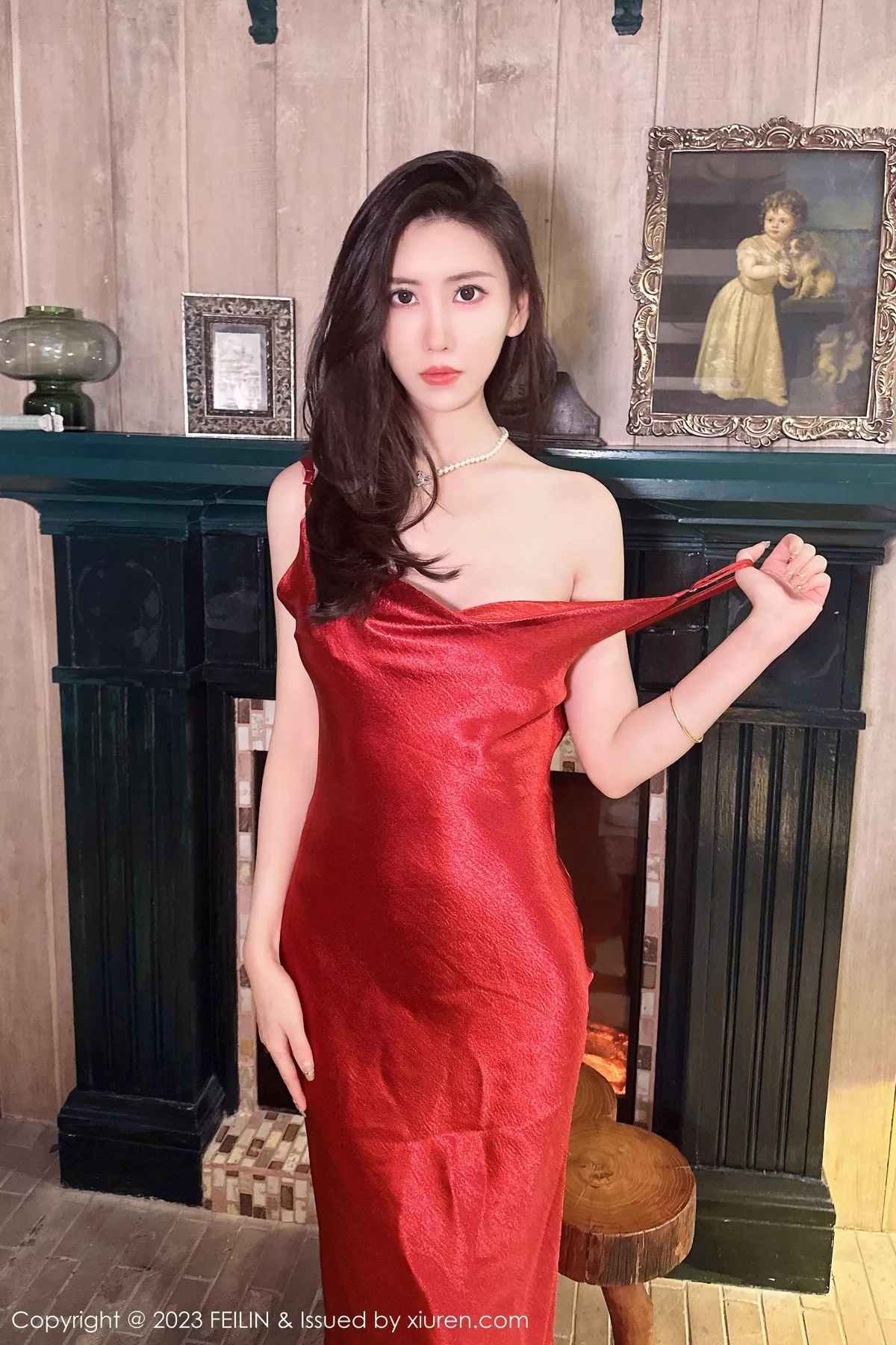秀人集.com_[FeiLin嗲囡囡]VOL.467_模特章芃芃性感红色吊带裙配超薄黑丝裤袜秀曼妙身姿诱惑写真71P