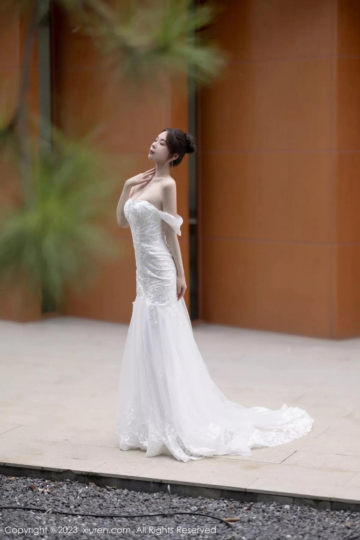 秀人集.com_[XiuRen秀人网]No.7310_模特梦心玥安吉旅拍性感白色婚纱服饰半脱秀曼妙身姿诱惑写真83P