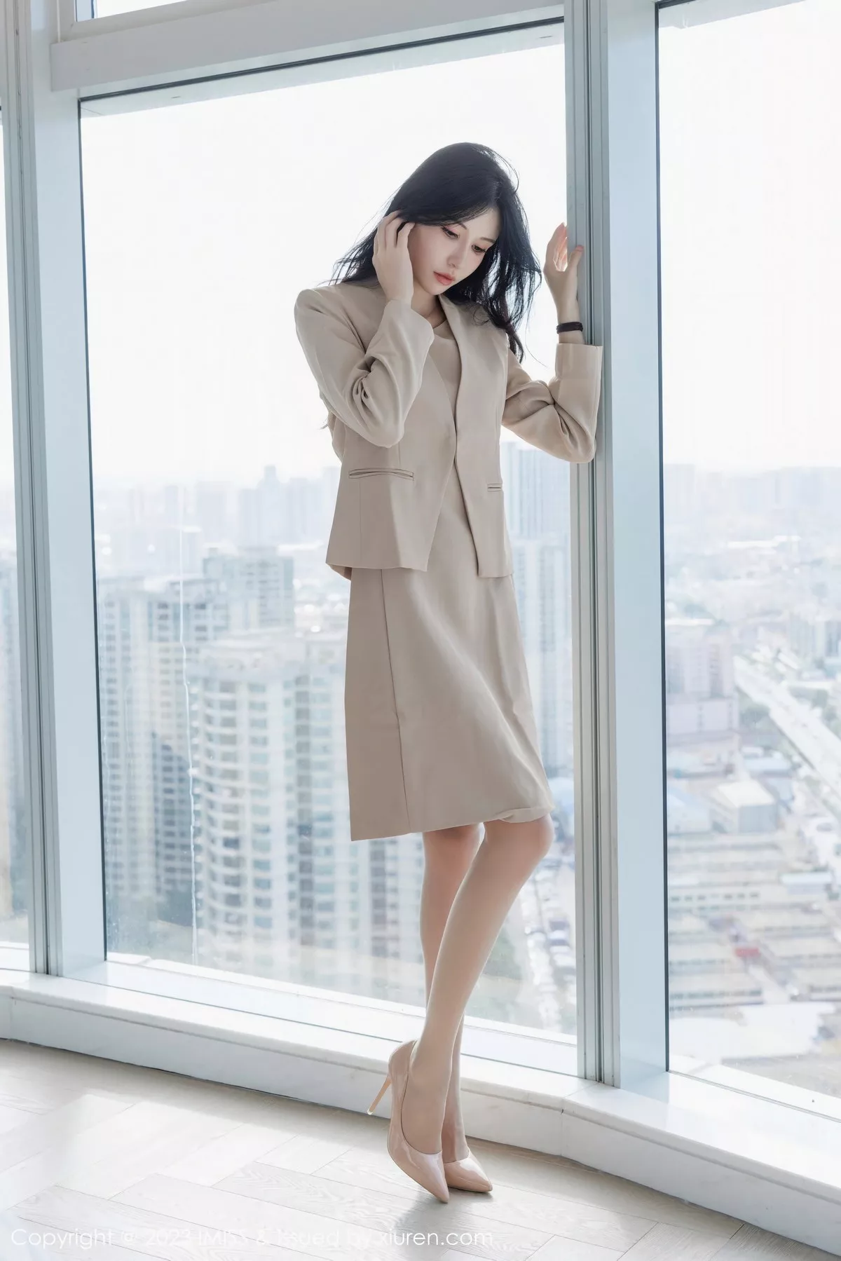 秀人集.com_[IMISS爱蜜社]Vol.746_模特泥鳅鳅酒店性感杏色时尚套装露淡蓝蕾丝内衣迷人诱惑写真54P