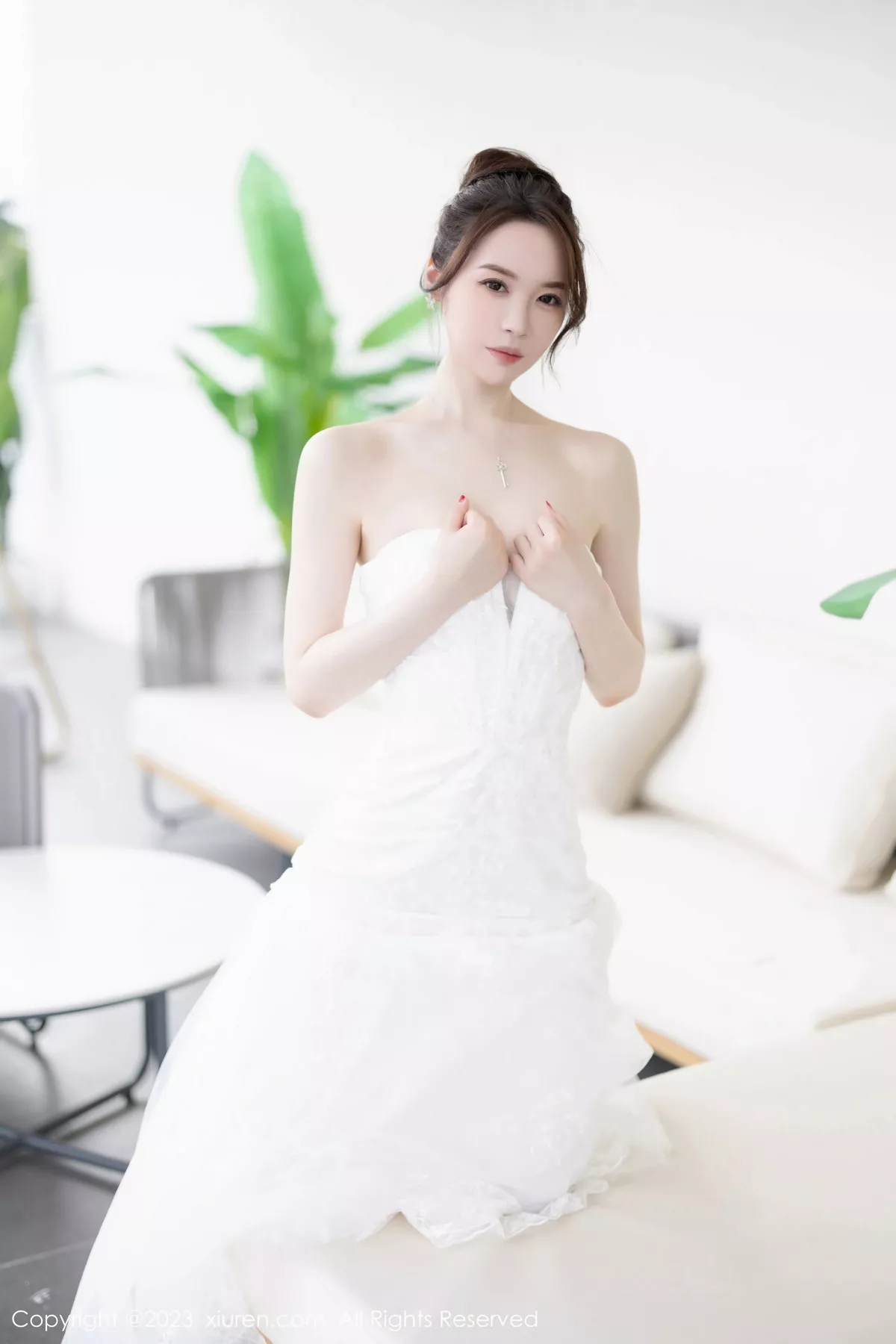 秀人集.com_[XiuRen秀人网]No.7310_模特梦心玥安吉旅拍性感白色婚纱服饰半脱秀曼妙身姿诱惑写真83P