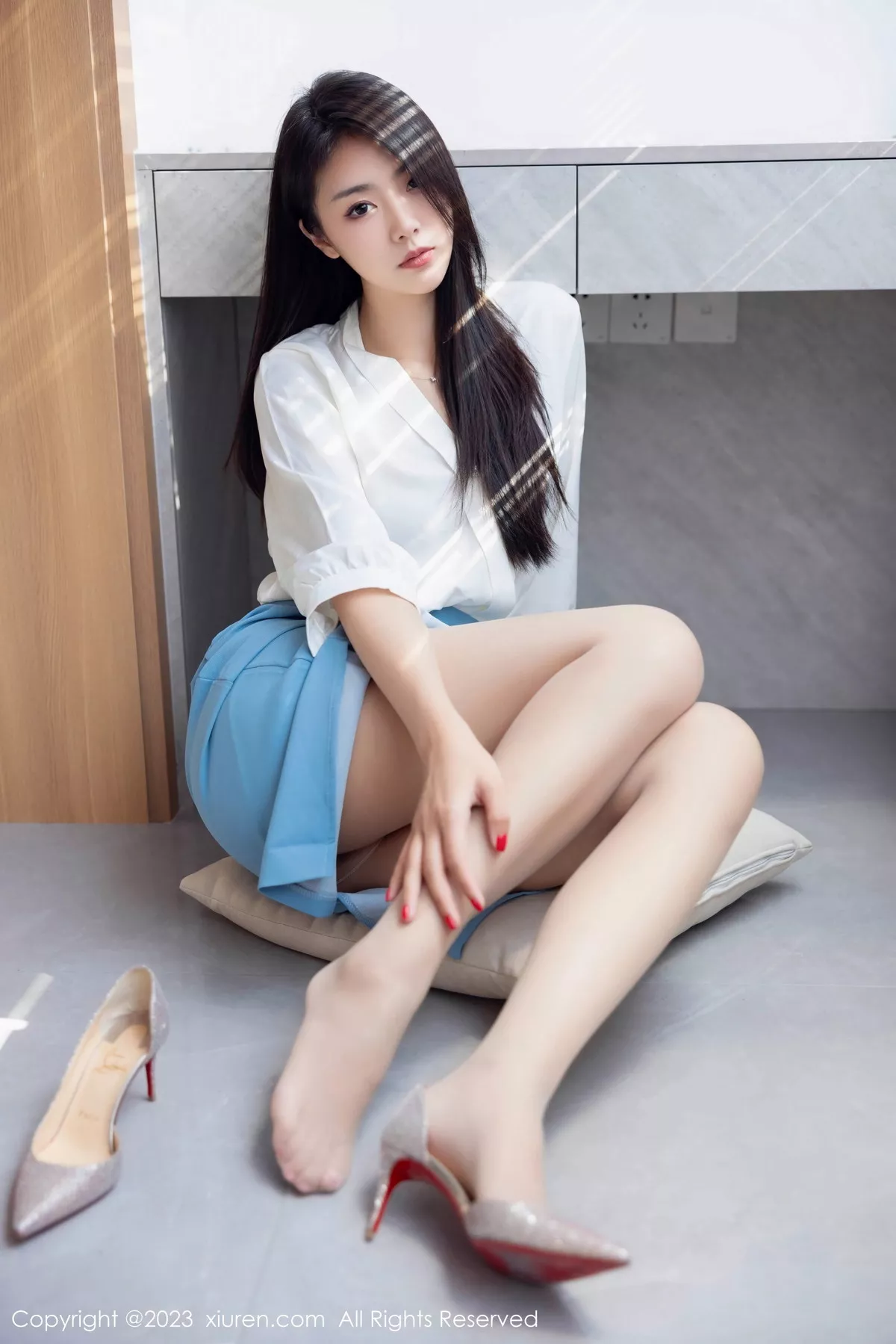 秀人集.com_[XiuRen秀人网]No.7314_模特可乐Vicky性感白色上衣配蓝色裙露原色丝袜迷人诱惑写真81P