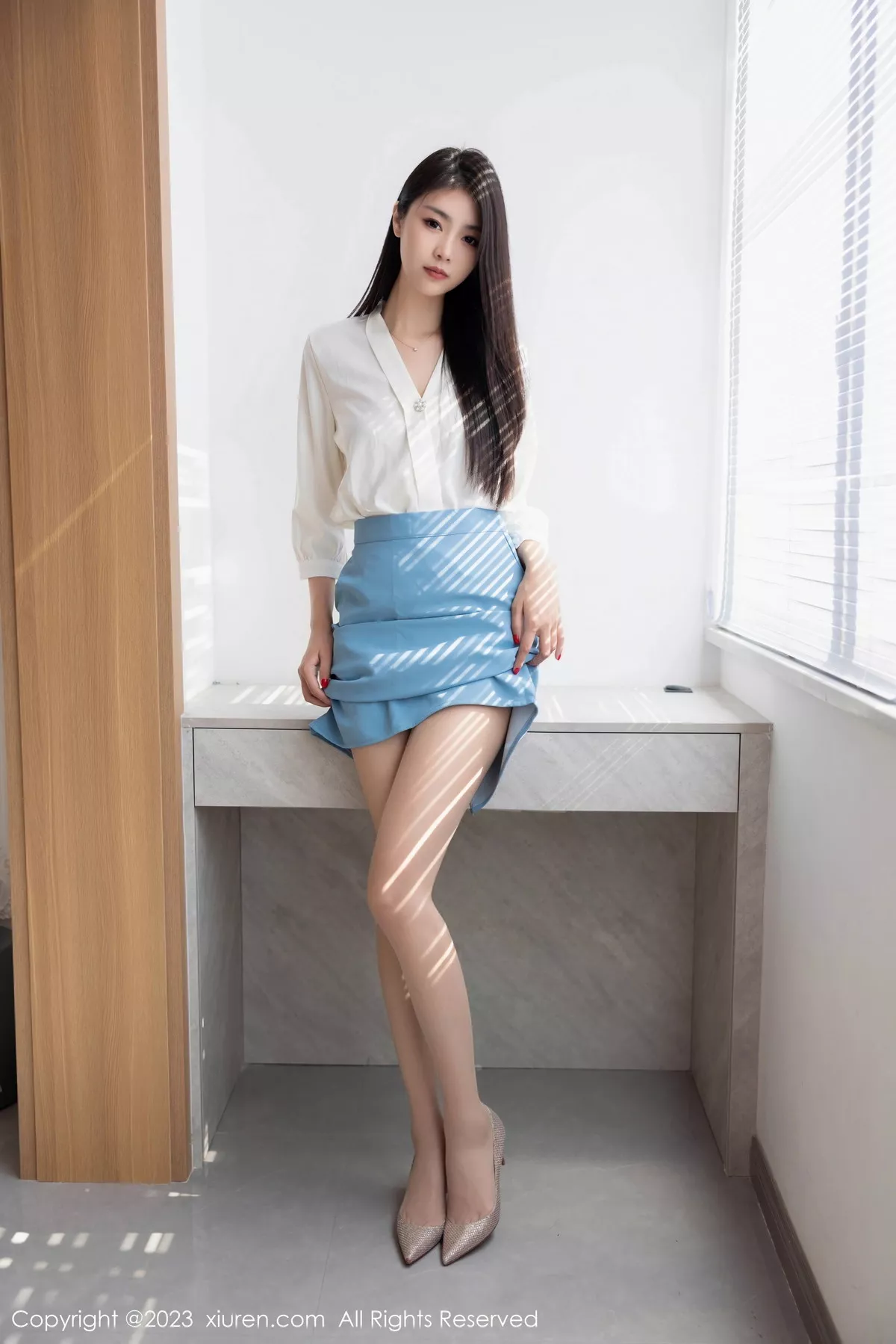 秀人集.com_[XiuRen秀人网]No.7314_模特可乐Vicky性感白色上衣配蓝色裙露原色丝袜迷人诱惑写真81P