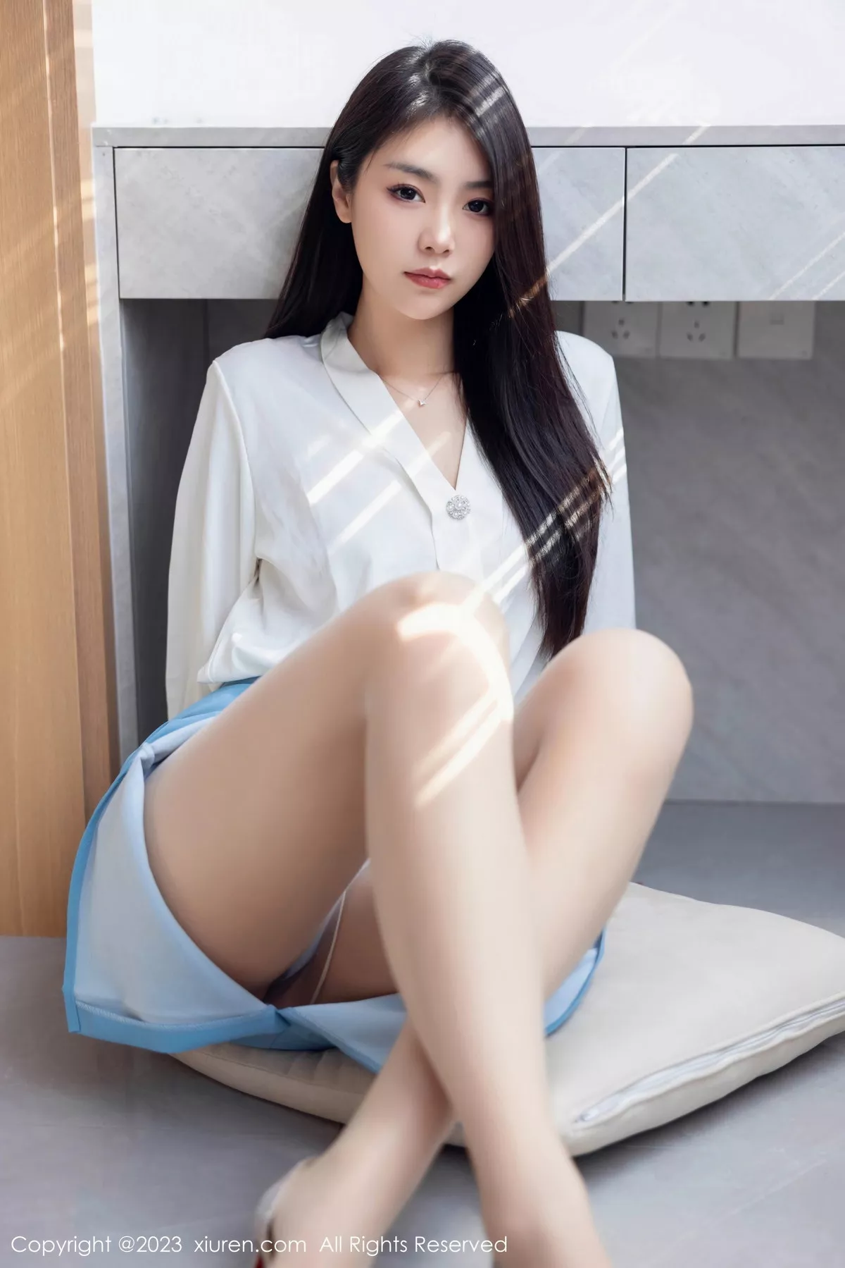 秀人集.com_[XiuRen秀人网]No.7314_模特可乐Vicky性感白色上衣配蓝色裙露原色丝袜迷人诱惑写真81P