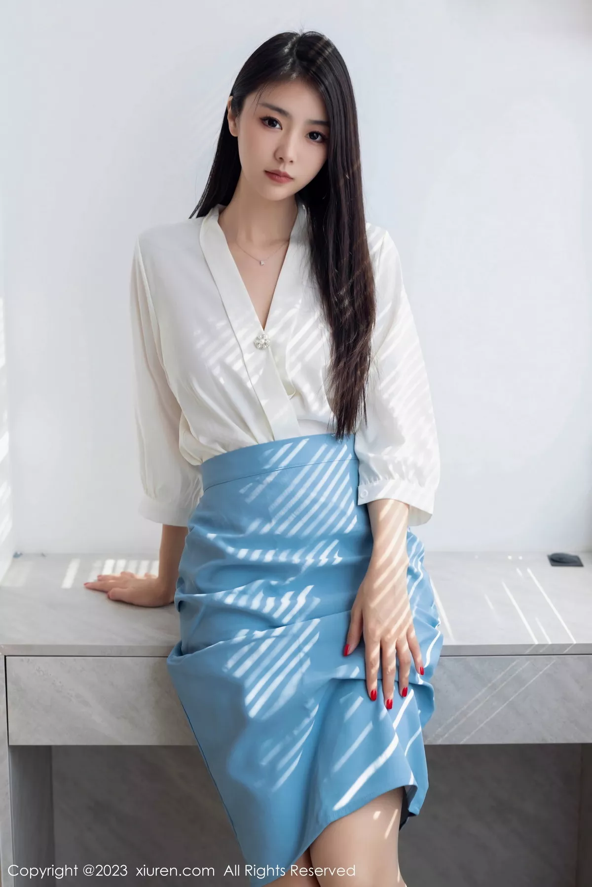 秀人集.com_[XiuRen秀人网]No.7314_模特可乐Vicky性感白色上衣配蓝色裙露原色丝袜迷人诱惑写真81P