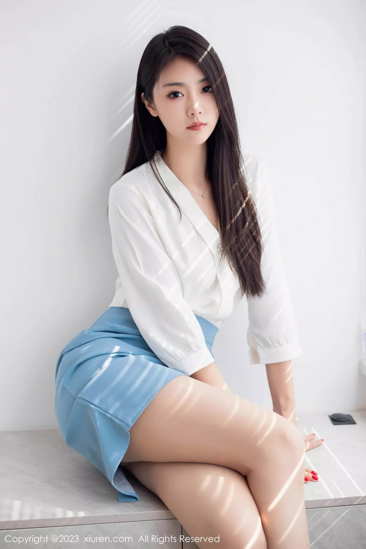 秀人集.com_[XiuRen秀人网]No.7314_模特可乐Vicky性感白色上衣配蓝色裙露原色丝袜迷人诱惑写真81P