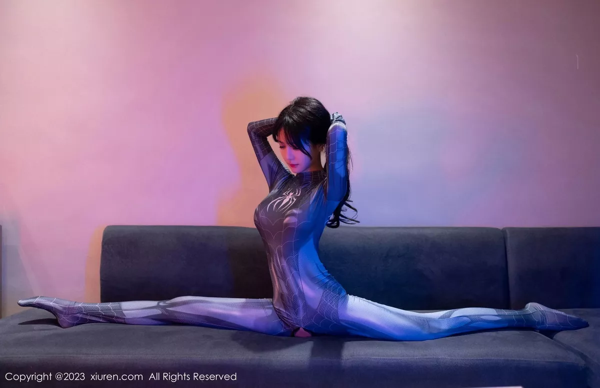 秀人集.com_[XiuRen秀人网]No.7326_模特幼幼暗色灯光下性感银灰蜘蛛侠服紧身秀完美身材诱惑写真77P
