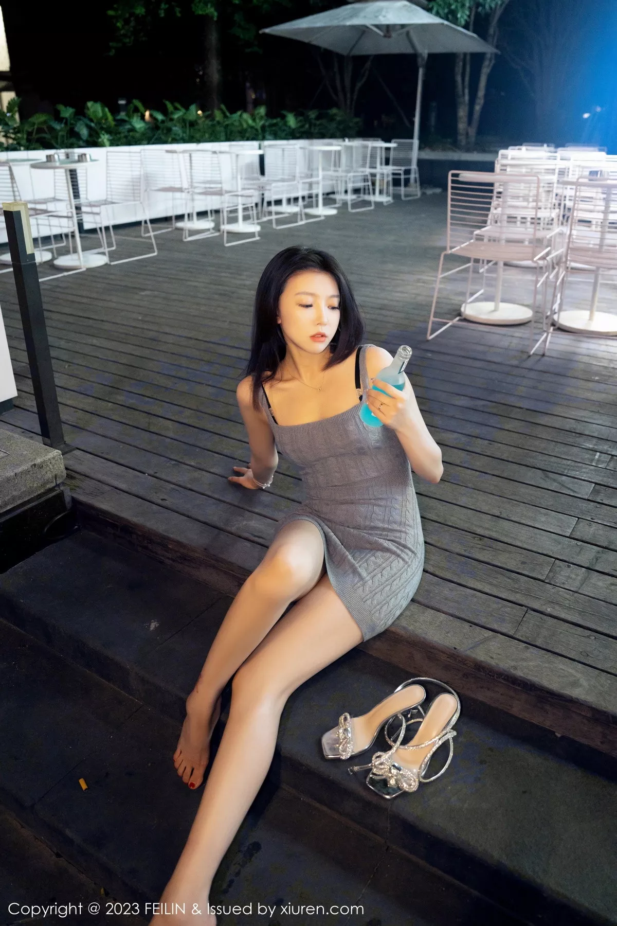 秀人集.com_[FeiLin嗲囡囡]VOL.468_女神冯木木LRIS灰色针织背带短裙露性感黑色内衣迷人诱惑写真76P