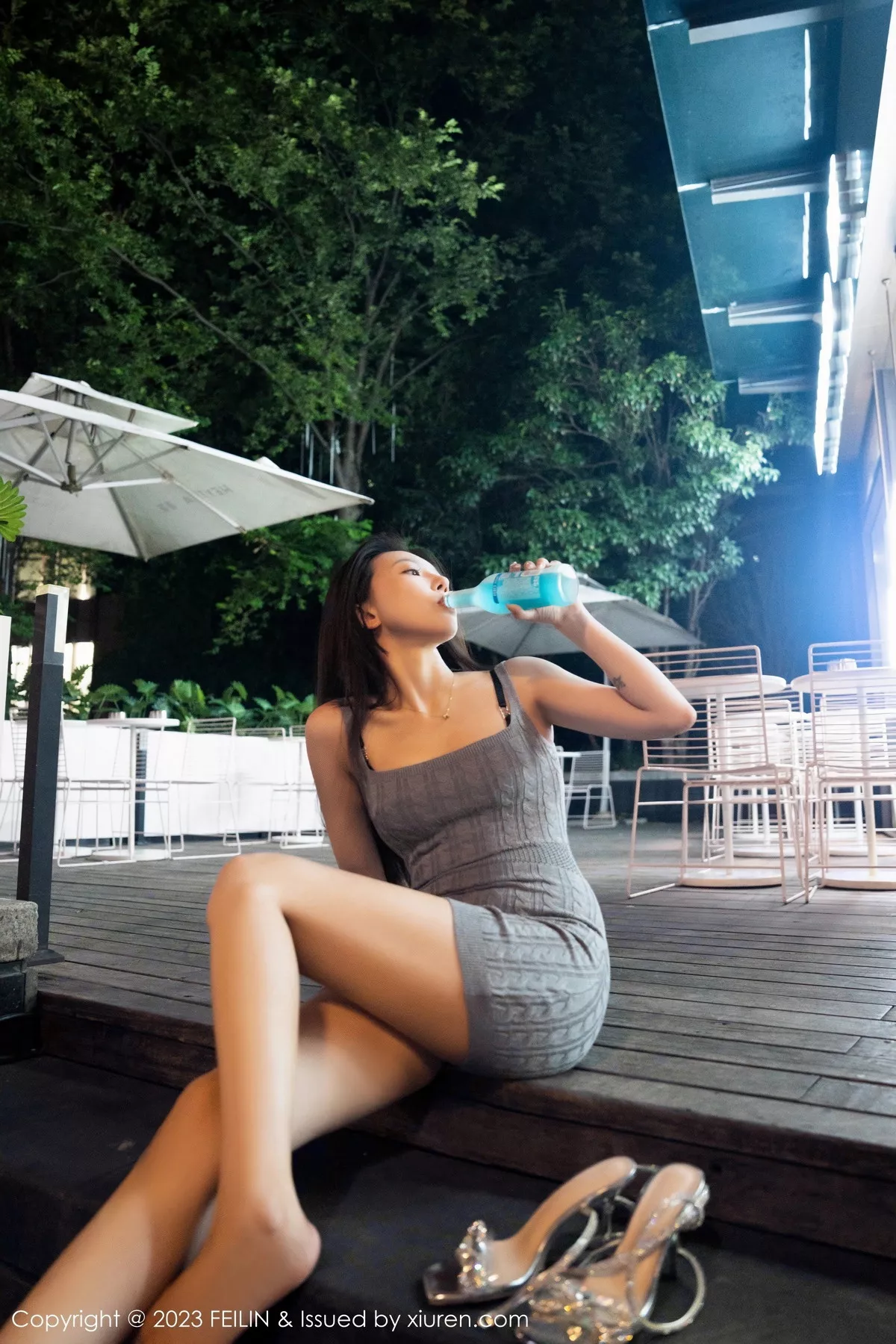 秀人集.com_[FeiLin嗲囡囡]VOL.468_女神冯木木LRIS灰色针织背带短裙露性感黑色内衣迷人诱惑写真76P