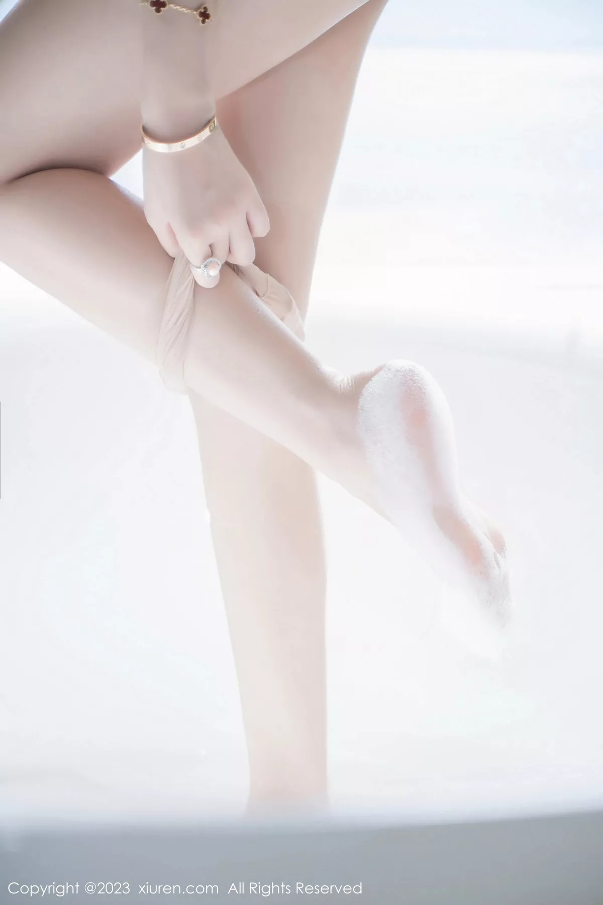 秀人集.com_[XiuRen秀人网]No.7329_女神绮里嘉ula性感蓝白比基尼服配超薄肉丝秀曼妙身姿诱惑写真70P