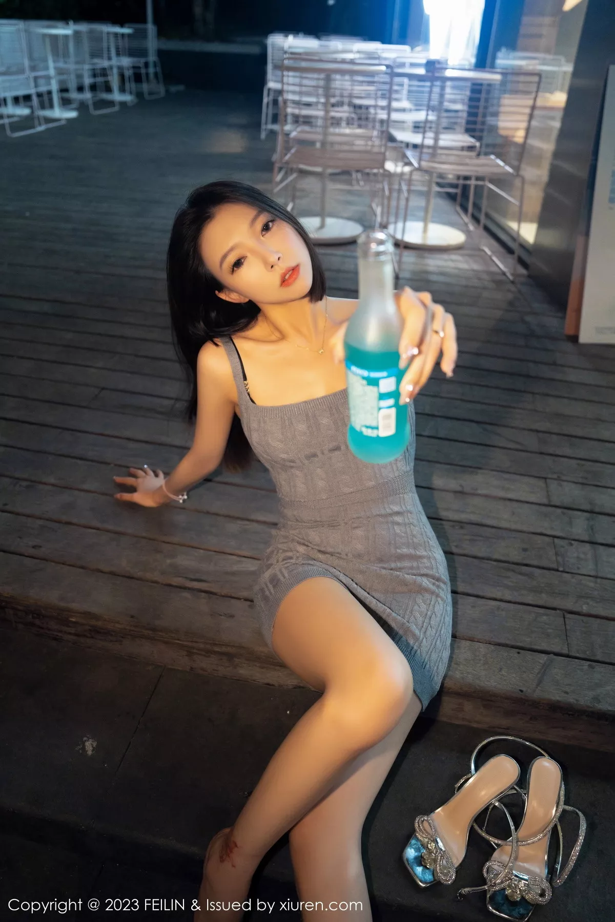 秀人集.com_[FeiLin嗲囡囡]VOL.468_女神冯木木LRIS灰色针织背带短裙露性感黑色内衣迷人诱惑写真76P