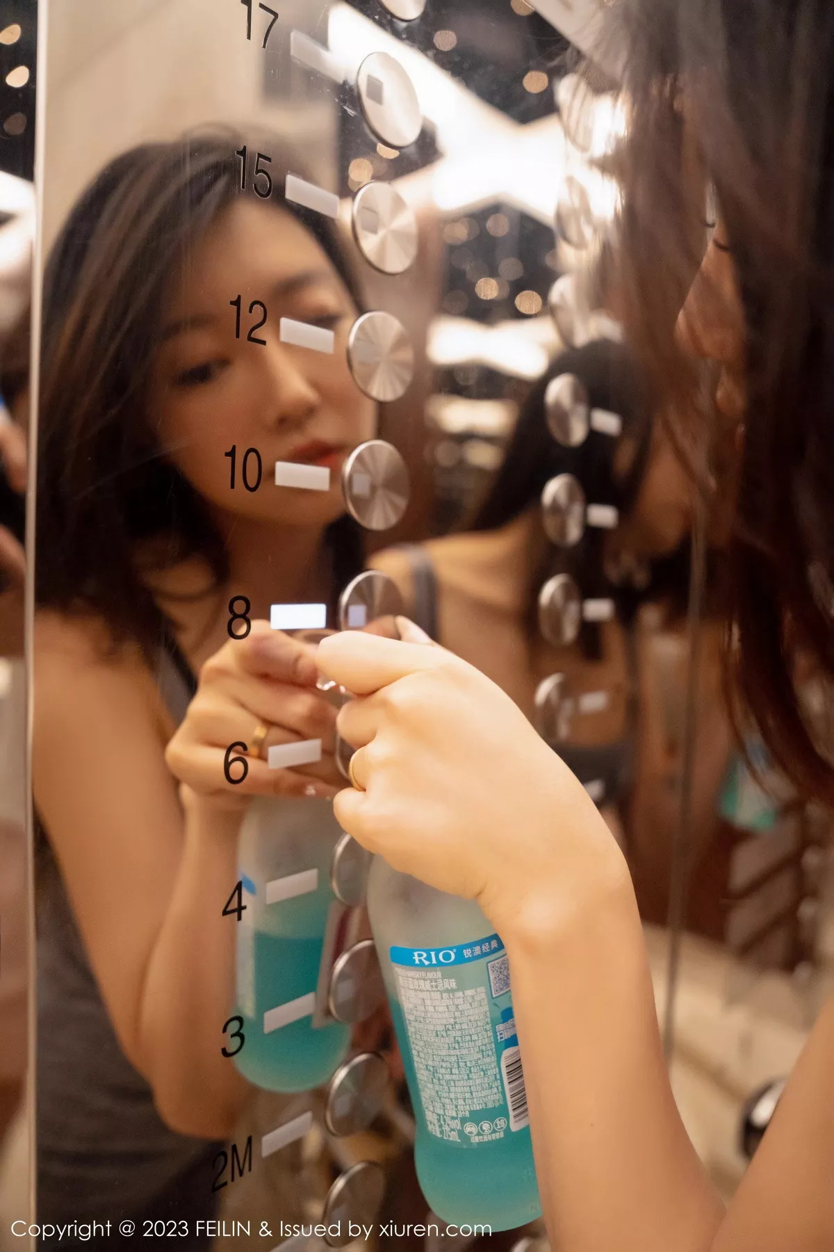 秀人集.com_[FeiLin嗲囡囡]VOL.468_女神冯木木LRIS灰色针织背带短裙露性感黑色内衣迷人诱惑写真76P