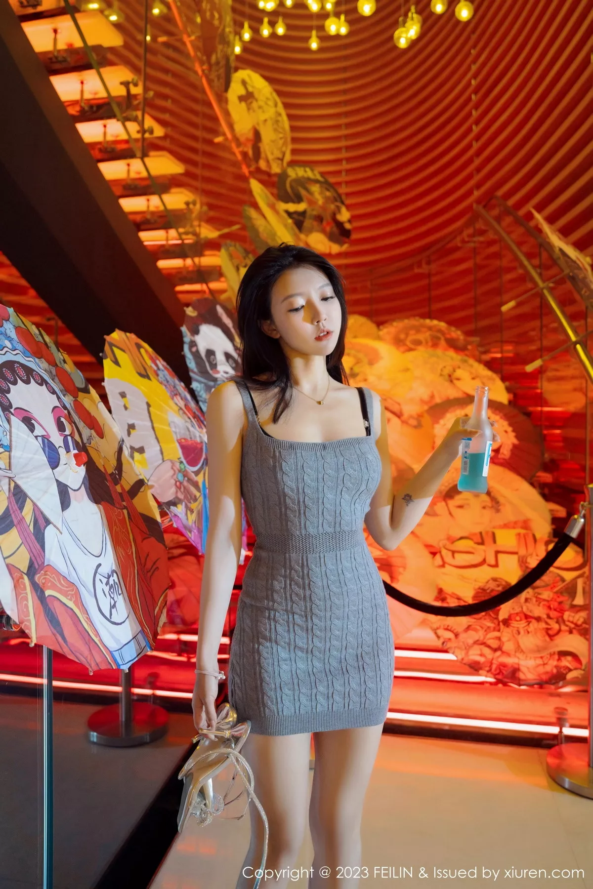 秀人集.com_[FeiLin嗲囡囡]VOL.468_女神冯木木LRIS灰色针织背带短裙露性感黑色内衣迷人诱惑写真76P