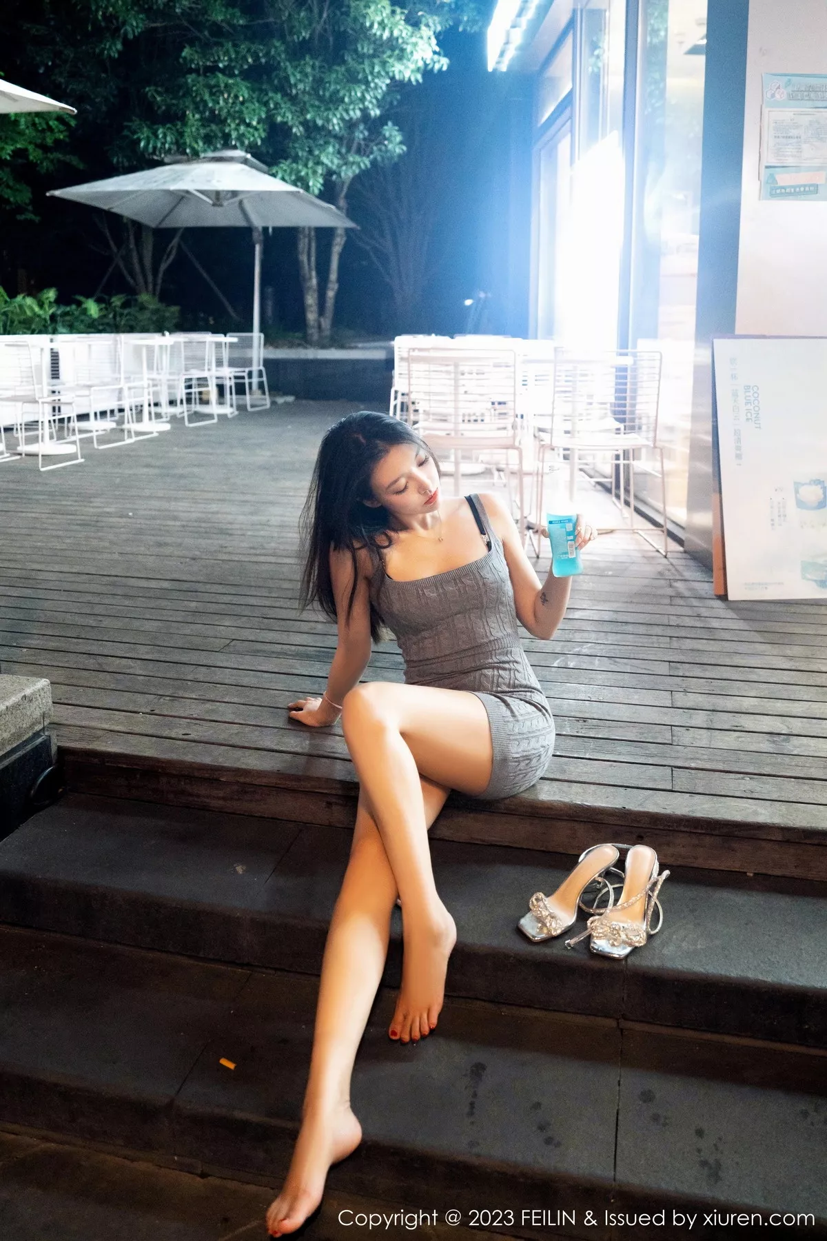 秀人集.com_[FeiLin嗲囡囡]VOL.468_女神冯木木LRIS灰色针织背带短裙露性感黑色内衣迷人诱惑写真76P