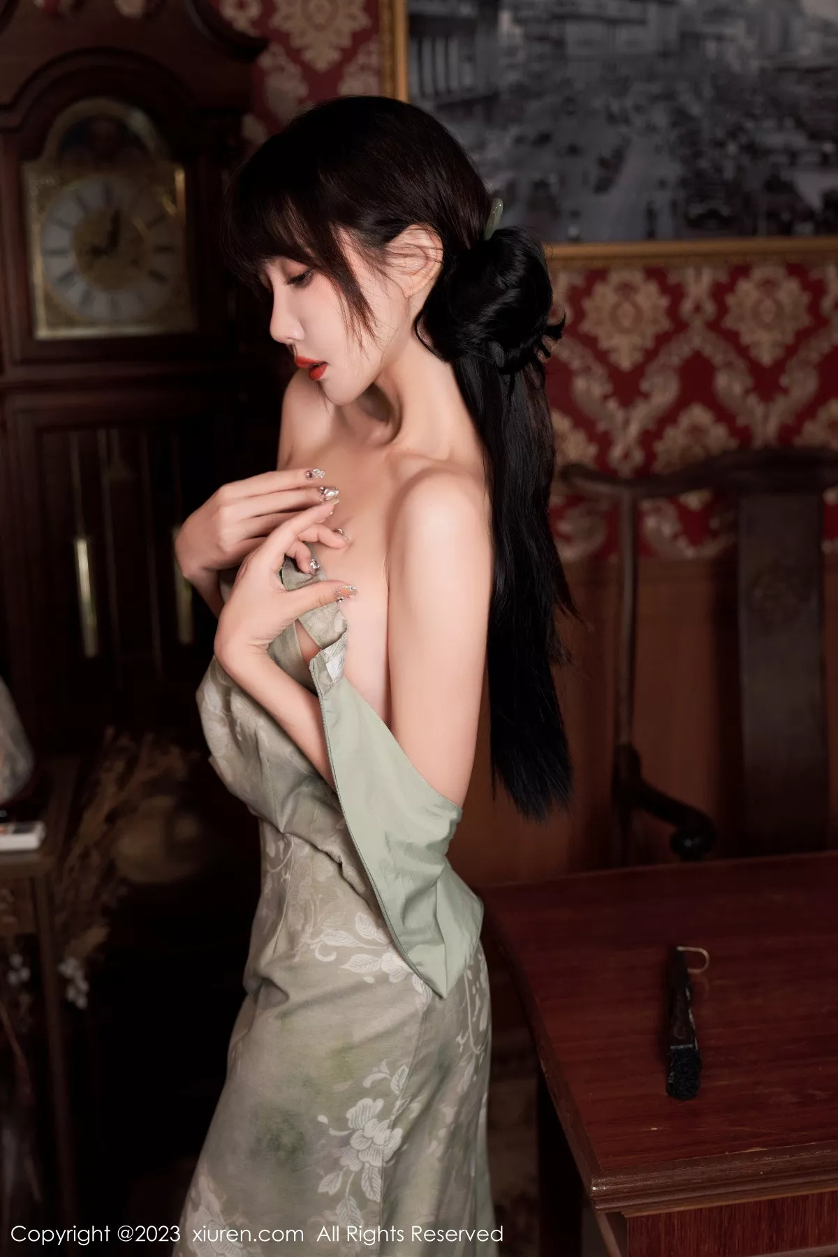 秀人集.com_[XiuRen秀人网]No.7337_模特波巧酱性感长旗袍配超薄肉丝秀凹凸曼妙身姿撩人诱惑写真90P