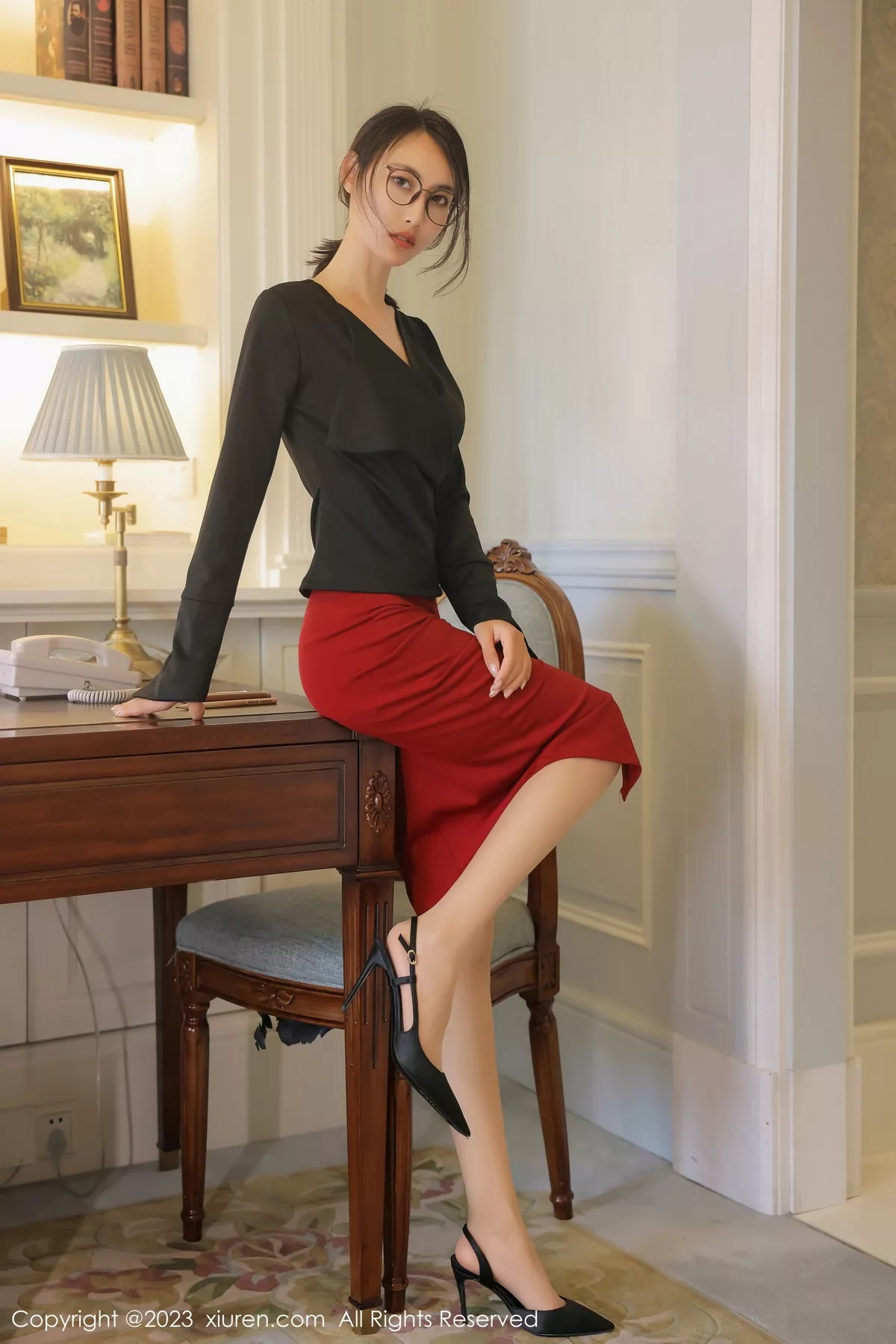 秀人集.com_[XiuRen秀人网]No.7336_模特Lingyu69黑上衣配红短裙露性感黑色蕾丝内衣迷人诱惑写真60P
