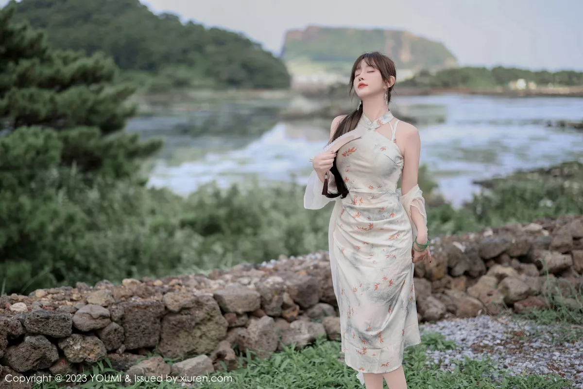 秀人集.com_[YouMi尤蜜荟]Vol.983_女神王雨纯性感浅色长款旗袍露白色内衣配肉丝袜完美诱惑写真79P