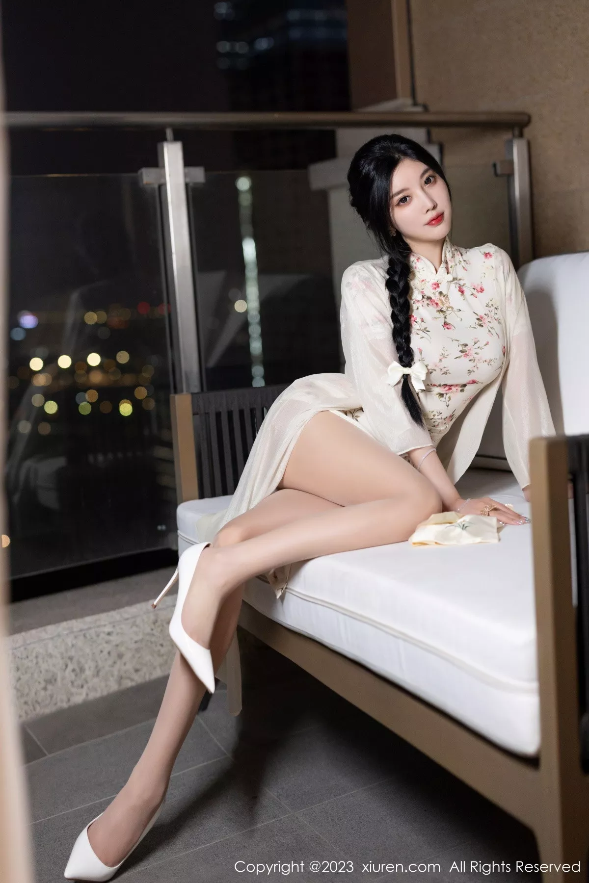 秀人集.com_[XiuRen秀人网]No.7363_女神杨晨晨Yome性感米色长旗袍配开档肉丝秀丰腴身材诱惑写真86P